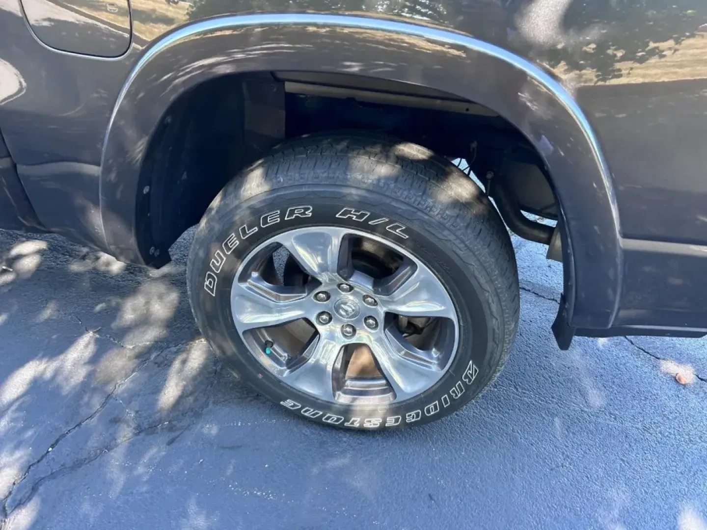 2022 /Black Leather Ram 1500 Laramie (1C6SRFJT9NN) with an 5.7L engine, located at 970 Woodlawn Dr., Farmington, MO, 63640, (573) 431-7800, 37.825642, -90.468674 - **Unleash Adventure with the 2022 Ram 1500 Perfect for Your Next Journey!**<br /> <br /> Are you ready to elevate your lifestyle with a versatile truck that can handle both daily commutes and weekend adventures? Look no further than this stunning 2022 Ram 1500, available now at Pettus CDJR Farmingt - Photo#5