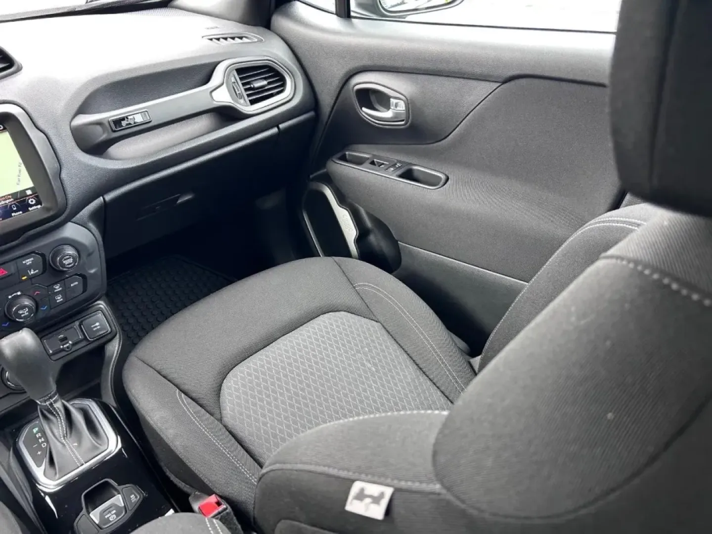 2021 /Black Cloth Jeep Renegade 80th Edition (ZACNJDBB2MP) with an 2.4L I4 ZERO EVAP M-AIR engine, Automatic transmission, located at 970 Woodlawn Dr., Farmington, MO, 63640, (573) 431-7800, 37.825642, -90.468674 - **Discover Your Next Adventure with the 2021 Jeep Renegade at Pettus CDJR Farmington!**<br /> <br /> Are you ready to elevate your weekend getaways or daily commutes? Look no further than the 2021 Jeep Renegade, an ideal crossover designed for those who crave adventure without compromising on comfor - Photo#16