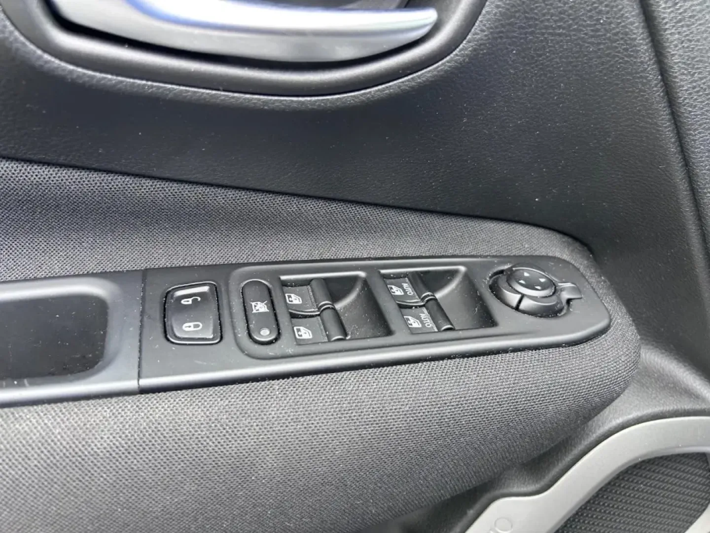 2021 /Black Cloth Jeep Renegade 80th Edition (ZACNJDBB2MP) with an 2.4L I4 ZERO EVAP M-AIR engine, Automatic transmission, located at 970 Woodlawn Dr., Farmington, MO, 63640, (573) 431-7800, 37.825642, -90.468674 - **Discover Your Next Adventure with the 2021 Jeep Renegade at Pettus CDJR Farmington!**<br /> <br /> Are you ready to elevate your weekend getaways or daily commutes? Look no further than the 2021 Jeep Renegade, an ideal crossover designed for those who crave adventure without compromising on comfor - Photo#17