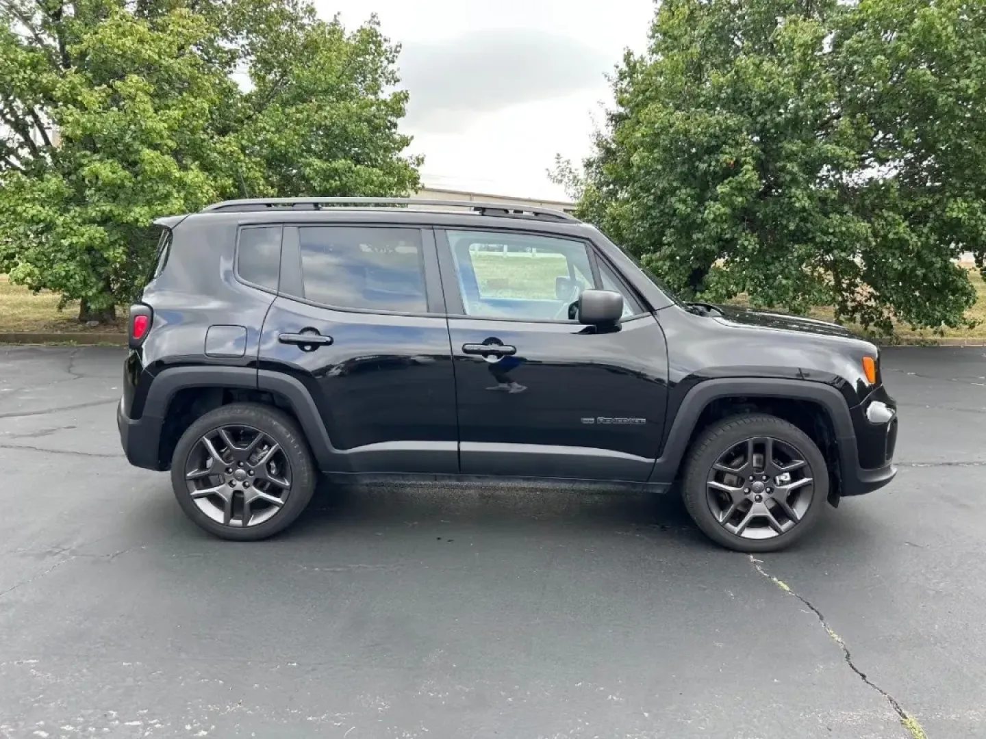 2021 /Black Cloth Jeep Renegade 80th Edition (ZACNJDBB2MP) with an 2.4L I4 ZERO EVAP M-AIR engine, Automatic transmission, located at 970 Woodlawn Dr., Farmington, MO, 63640, (573) 431-7800, 37.825642, -90.468674 - **Discover Your Next Adventure with the 2021 Jeep Renegade at Pettus CDJR Farmington!**<br /> <br /> Are you ready to elevate your weekend getaways or daily commutes? Look no further than the 2021 Jeep Renegade, an ideal crossover designed for those who crave adventure without compromising on comfor - Photo#1