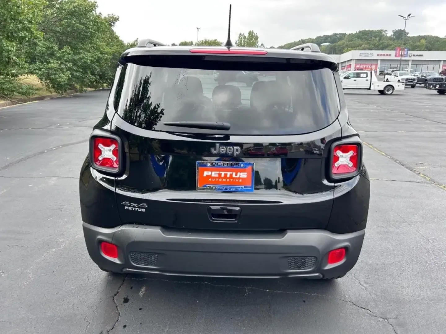 2021 /Black Cloth Jeep Renegade 80th Edition (ZACNJDBB2MP) with an 2.4L I4 ZERO EVAP M-AIR engine, Automatic transmission, located at 970 Woodlawn Dr., Farmington, MO, 63640, (573) 431-7800, 37.825642, -90.468674 - **Discover Your Next Adventure with the 2021 Jeep Renegade at Pettus CDJR Farmington!**<br /> <br /> Are you ready to elevate your weekend getaways or daily commutes? Look no further than the 2021 Jeep Renegade, an ideal crossover designed for those who crave adventure without compromising on comfor - Photo#3