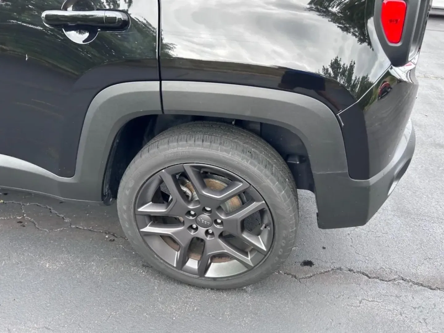 2021 /Black Cloth Jeep Renegade 80th Edition (ZACNJDBB2MP) with an 2.4L I4 ZERO EVAP M-AIR engine, Automatic transmission, located at 970 Woodlawn Dr., Farmington, MO, 63640, (573) 431-7800, 37.825642, -90.468674 - **Discover Your Next Adventure with the 2021 Jeep Renegade at Pettus CDJR Farmington!**<br /> <br /> Are you ready to elevate your weekend getaways or daily commutes? Look no further than the 2021 Jeep Renegade, an ideal crossover designed for those who crave adventure without compromising on comfor - Photo#5