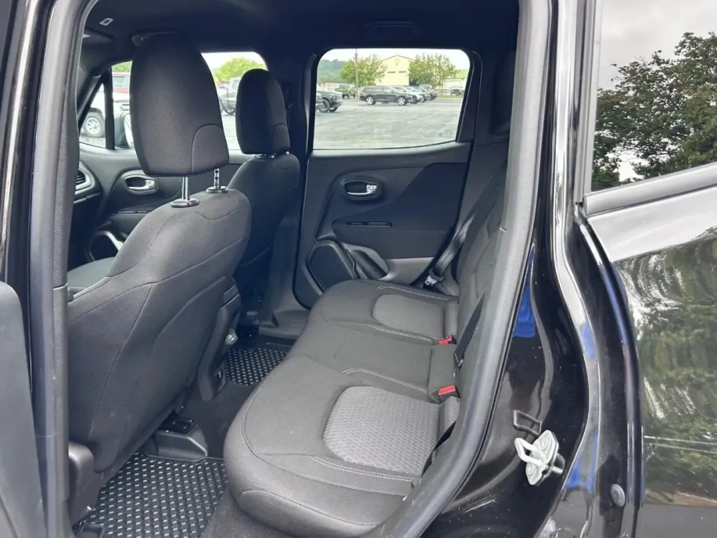 2021 /Black Cloth Jeep Renegade 80th Edition (ZACNJDBB2MP) with an 2.4L I4 ZERO EVAP M-AIR engine, Automatic transmission, located at 970 Woodlawn Dr., Farmington, MO, 63640, (573) 431-7800, 37.825642, -90.468674 - **Discover Your Next Adventure with the 2021 Jeep Renegade at Pettus CDJR Farmington!**<br /> <br /> Are you ready to elevate your weekend getaways or daily commutes? Look no further than the 2021 Jeep Renegade, an ideal crossover designed for those who crave adventure without compromising on comfor - Photo#8
