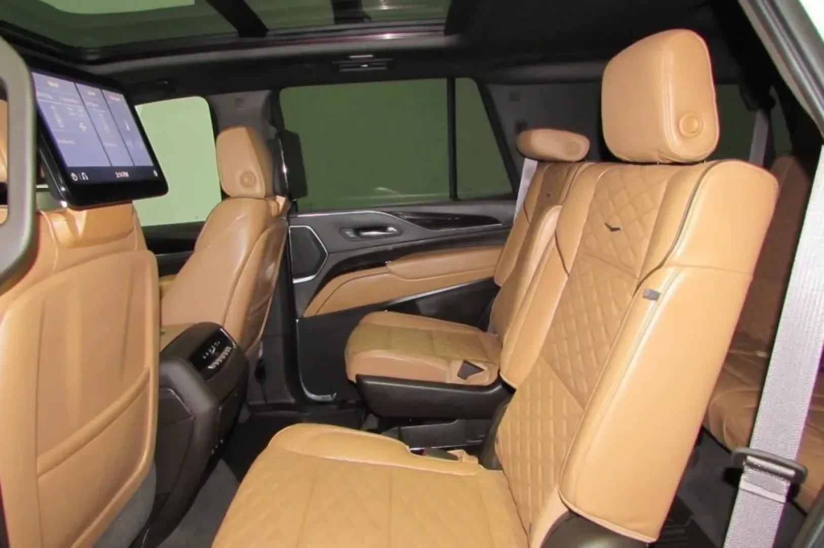 2021 /Brandy With Very Dark Atmosphere Accents Cadillac Escalade Premium Luxury (1GYS4CKL1MR) with an Other engine, Automatic transmission, located at 12830 Highway 21, De Soto, MO, 63020, (636) 337-7777, 38.153099, -90.573624 - **Elevate Your Family Adventures with the 2021 Cadillac Escalade Premium Luxury!** <br /> <br /> When it comes to family outings, weekend getaways, or simply navigating through your daily commute, the 2021 Cadillac Escalade Premium Luxury stands unrivaled. This SUV, designed for those who demand bo - Photo#28