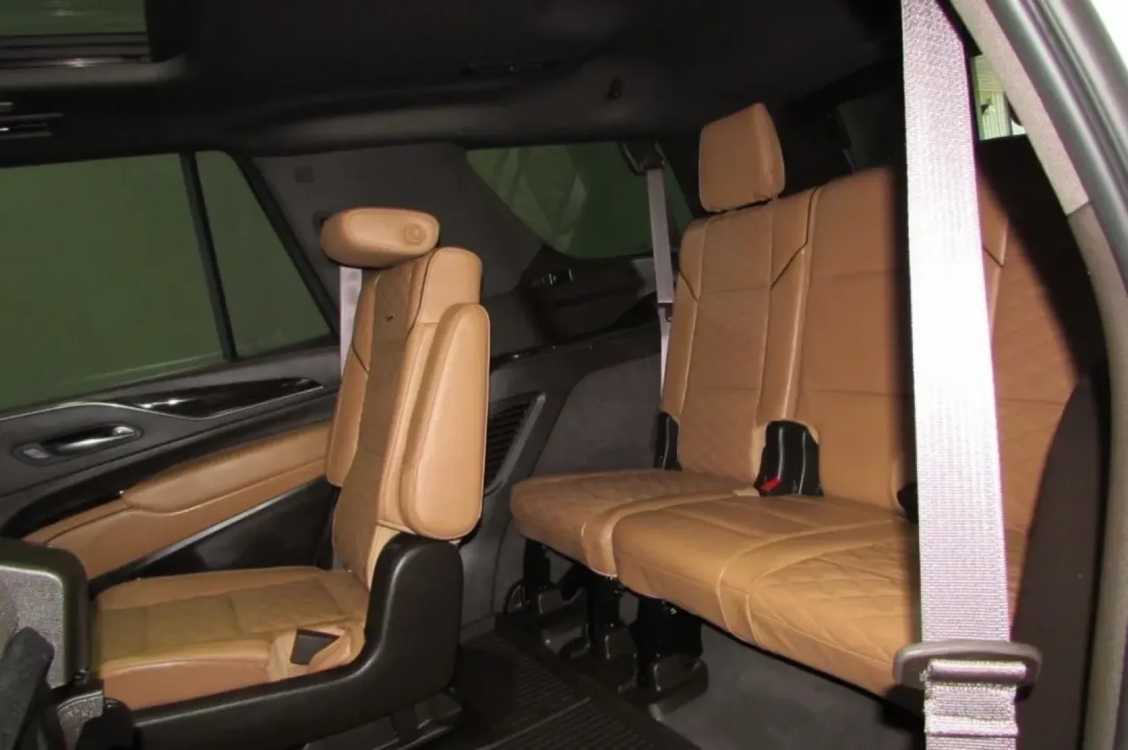 2021 /Brandy With Very Dark Atmosphere Accents Cadillac Escalade Premium Luxury (1GYS4CKL1MR) with an Other engine, Automatic transmission, located at 12830 Highway 21, De Soto, MO, 63020, (636) 337-7777, 38.153099, -90.573624 - **Elevate Your Family Adventures with the 2021 Cadillac Escalade Premium Luxury!** <br /> <br /> When it comes to family outings, weekend getaways, or simply navigating through your daily commute, the 2021 Cadillac Escalade Premium Luxury stands unrivaled. This SUV, designed for those who demand bo - Photo#30