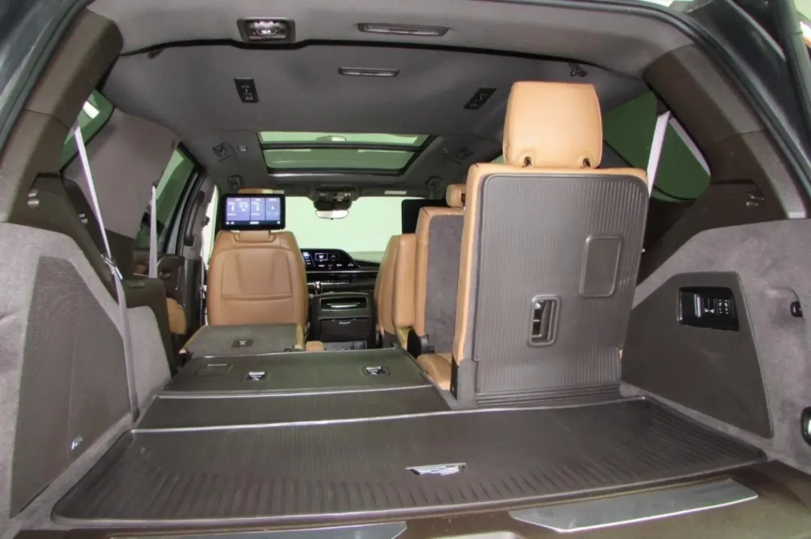 2021 /Brandy With Very Dark Atmosphere Accents Cadillac Escalade Premium Luxury (1GYS4CKL1MR) with an Other engine, Automatic transmission, located at 12830 Highway 21, De Soto, MO, 63020, (636) 337-7777, 38.153099, -90.573624 - **Elevate Your Family Adventures with the 2021 Cadillac Escalade Premium Luxury!** <br /> <br /> When it comes to family outings, weekend getaways, or simply navigating through your daily commute, the 2021 Cadillac Escalade Premium Luxury stands unrivaled. This SUV, designed for those who demand bo - Photo#32