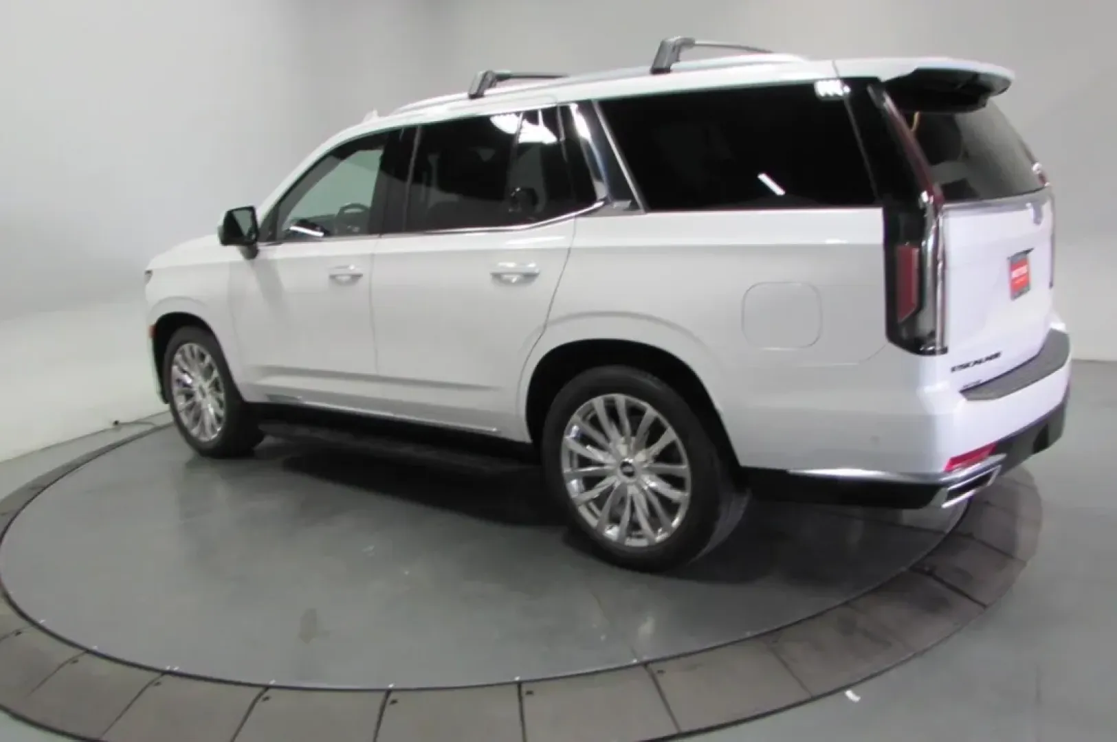2021 /Brandy With Very Dark Atmosphere Accents Cadillac Escalade Premium Luxury (1GYS4CKL1MR) with an Other engine, Automatic transmission, located at 12830 Highway 21, De Soto, MO, 63020, (636) 337-7777, 38.153099, -90.573624 - **Elevate Your Family Adventures with the 2021 Cadillac Escalade Premium Luxury!** <br /> <br /> When it comes to family outings, weekend getaways, or simply navigating through your daily commute, the 2021 Cadillac Escalade Premium Luxury stands unrivaled. This SUV, designed for those who demand bo - Photo#4