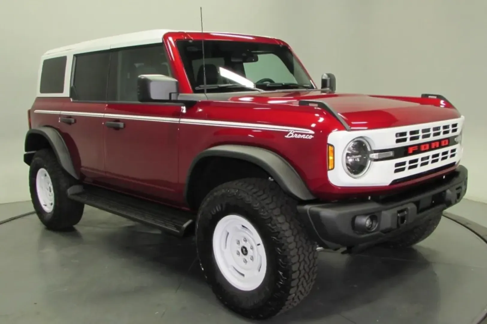 2025 /Navy Pier Ford Bronco Heritage Edition (1FMEE4DP2SL) with an 2.7L V6 engine, located at 12836 Highway 21, De Soto, MO, 63020, (636) 337-7777, 38.151867, -90.575615 - **Get Ready for Adventure: Discover the 2025 Ford Bronco Heritage Edition at Pettus Ford De Soto!**<br /> <br /> Are you ready to elevate your weekends and embark on thrilling road trips? Look no further than the 2025 Ford Bronco Heritage Edition, now available at Pettus Ford De Soto, your trusted O - Photo#0