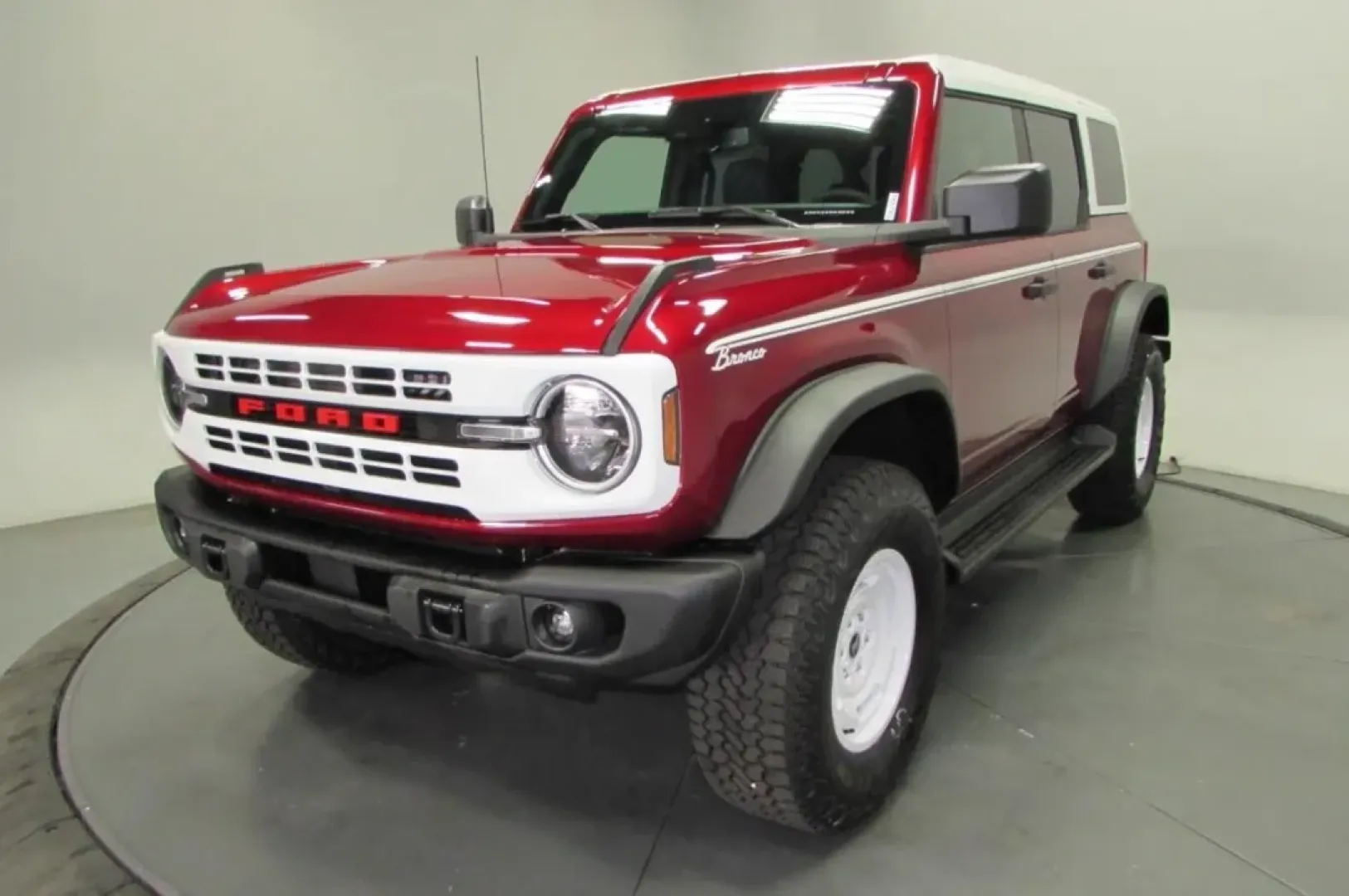 2025 /Navy Pier Ford Bronco Heritage Edition (1FMEE4DP2SL) with an 2.7L V6 engine, located at 12836 Highway 21, De Soto, MO, 63020, (636) 337-7777, 38.151867, -90.575615 - **Get Ready for Adventure: Discover the 2025 Ford Bronco Heritage Edition at Pettus Ford De Soto!**<br /> <br /> Are you ready to elevate your weekends and embark on thrilling road trips? Look no further than the 2025 Ford Bronco Heritage Edition, now available at Pettus Ford De Soto, your trusted O - Photo#2