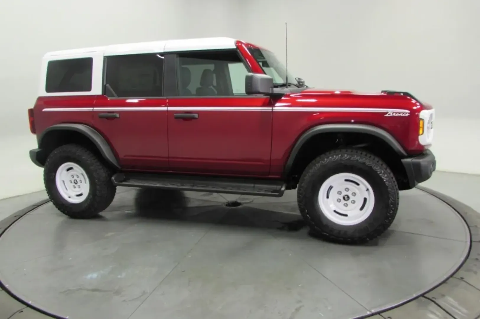 2025 /Navy Pier Ford Bronco Heritage Edition (1FMEE4DP2SL) with an 2.7L V6 engine, located at 12836 Highway 21, De Soto, MO, 63020, (636) 337-7777, 38.151867, -90.575615 - **Get Ready for Adventure: Discover the 2025 Ford Bronco Heritage Edition at Pettus Ford De Soto!**<br /> <br /> Are you ready to elevate your weekends and embark on thrilling road trips? Look no further than the 2025 Ford Bronco Heritage Edition, now available at Pettus Ford De Soto, your trusted O - Photo#3