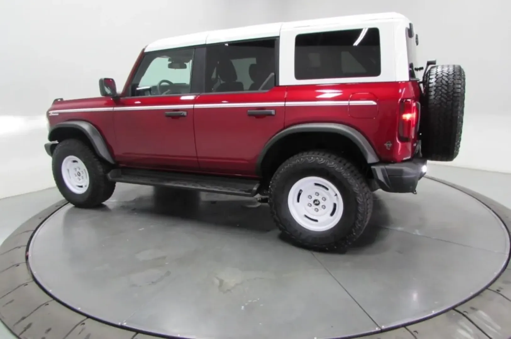 2025 /Navy Pier Ford Bronco Heritage Edition (1FMEE4DP2SL) with an 2.7L V6 engine, located at 12836 Highway 21, De Soto, MO, 63020, (636) 337-7777, 38.151867, -90.575615 - **Get Ready for Adventure: Discover the 2025 Ford Bronco Heritage Edition at Pettus Ford De Soto!**<br /> <br /> Are you ready to elevate your weekends and embark on thrilling road trips? Look no further than the 2025 Ford Bronco Heritage Edition, now available at Pettus Ford De Soto, your trusted O - Photo#4