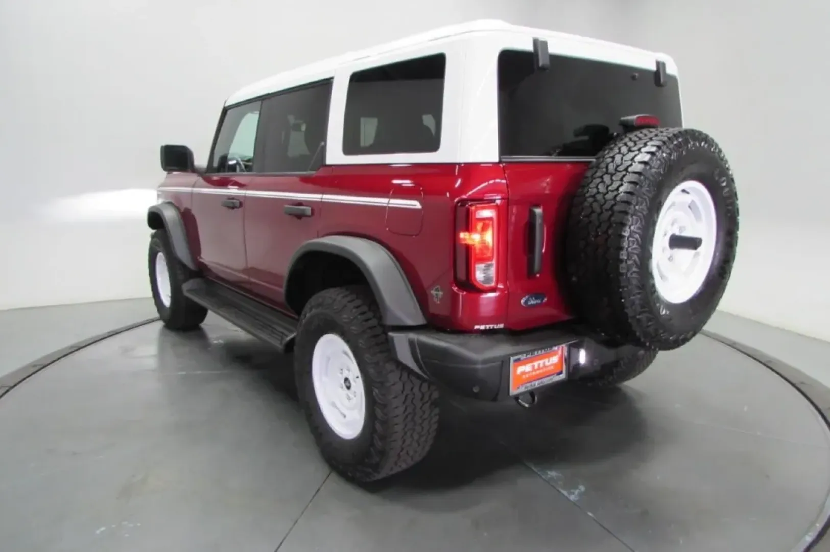 2025 /Navy Pier Ford Bronco Heritage Edition (1FMEE4DP2SL) with an 2.7L V6 engine, located at 12836 Highway 21, De Soto, MO, 63020, (636) 337-7777, 38.151867, -90.575615 - **Get Ready for Adventure: Discover the 2025 Ford Bronco Heritage Edition at Pettus Ford De Soto!**<br /> <br /> Are you ready to elevate your weekends and embark on thrilling road trips? Look no further than the 2025 Ford Bronco Heritage Edition, now available at Pettus Ford De Soto, your trusted O - Photo#5