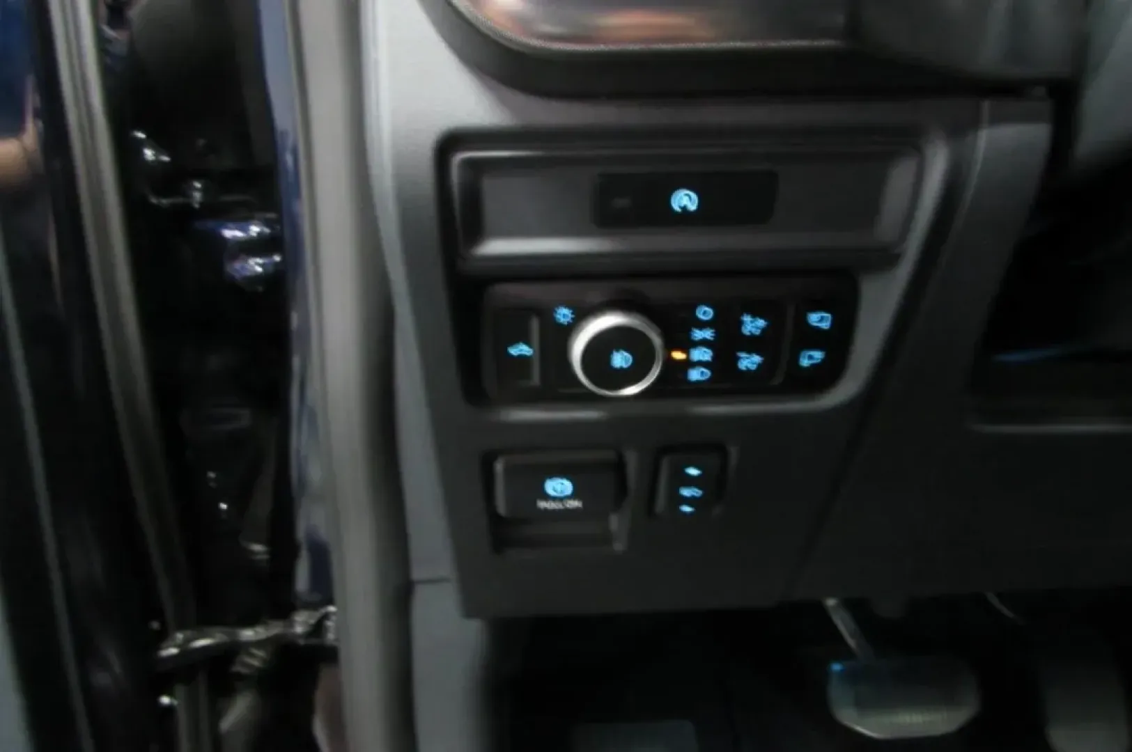 2025 /Black Ford F-150 Tremor (1FTFW4L57SF) with an 5.0L V8 engine, Automatic transmission, located at 12836 Highway 21, De Soto, MO, 63020, (636) 337-7777, 38.151867, -90.575615 - **Unleash Your Adventurous Spirit with the 2025 Ford F-150 Tremor at Pettus Ford De Soto!**<br /> <br /> Are you ready to elevate your lifestyle and embark on your next adventure? Look no further than the stunning 2025 Ford F-150 Tremor, now available at Pettus Ford De Soto. This exceptional truck i - Photo#19