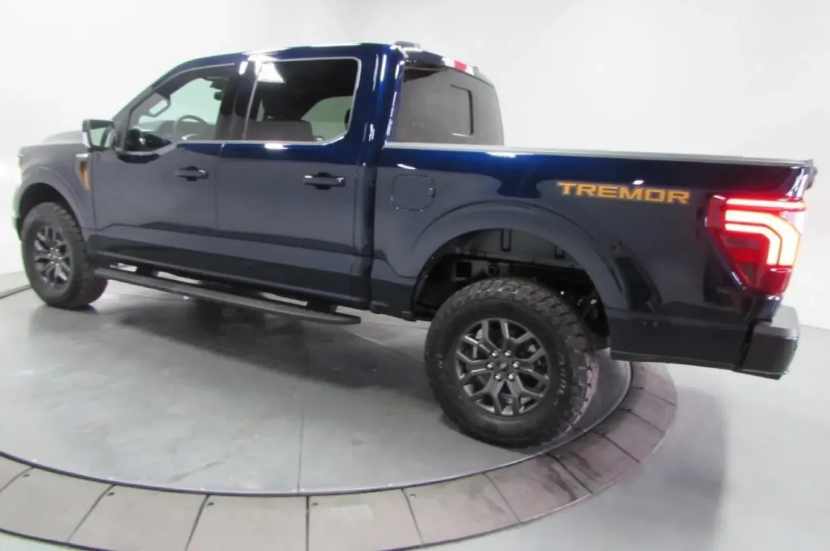 2025 /Black Ford F-150 Tremor (1FTFW4L57SF) with an 5.0L V8 engine, Automatic transmission, located at 12836 Highway 21, De Soto, MO, 63020, (636) 337-7777, 38.151867, -90.575615 - **Unleash Your Adventurous Spirit with the 2025 Ford F-150 Tremor at Pettus Ford De Soto!**<br /> <br /> Are you ready to elevate your lifestyle and embark on your next adventure? Look no further than the stunning 2025 Ford F-150 Tremor, now available at Pettus Ford De Soto. This exceptional truck i - Photo#4