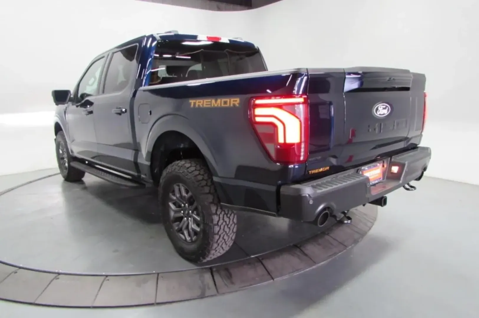 2025 /Black Ford F-150 Tremor (1FTFW4L57SF) with an 5.0L V8 engine, Automatic transmission, located at 12836 Highway 21, De Soto, MO, 63020, (636) 337-7777, 38.151867, -90.575615 - **Unleash Your Adventurous Spirit with the 2025 Ford F-150 Tremor at Pettus Ford De Soto!**<br /> <br /> Are you ready to elevate your lifestyle and embark on your next adventure? Look no further than the stunning 2025 Ford F-150 Tremor, now available at Pettus Ford De Soto. This exceptional truck i - Photo#5