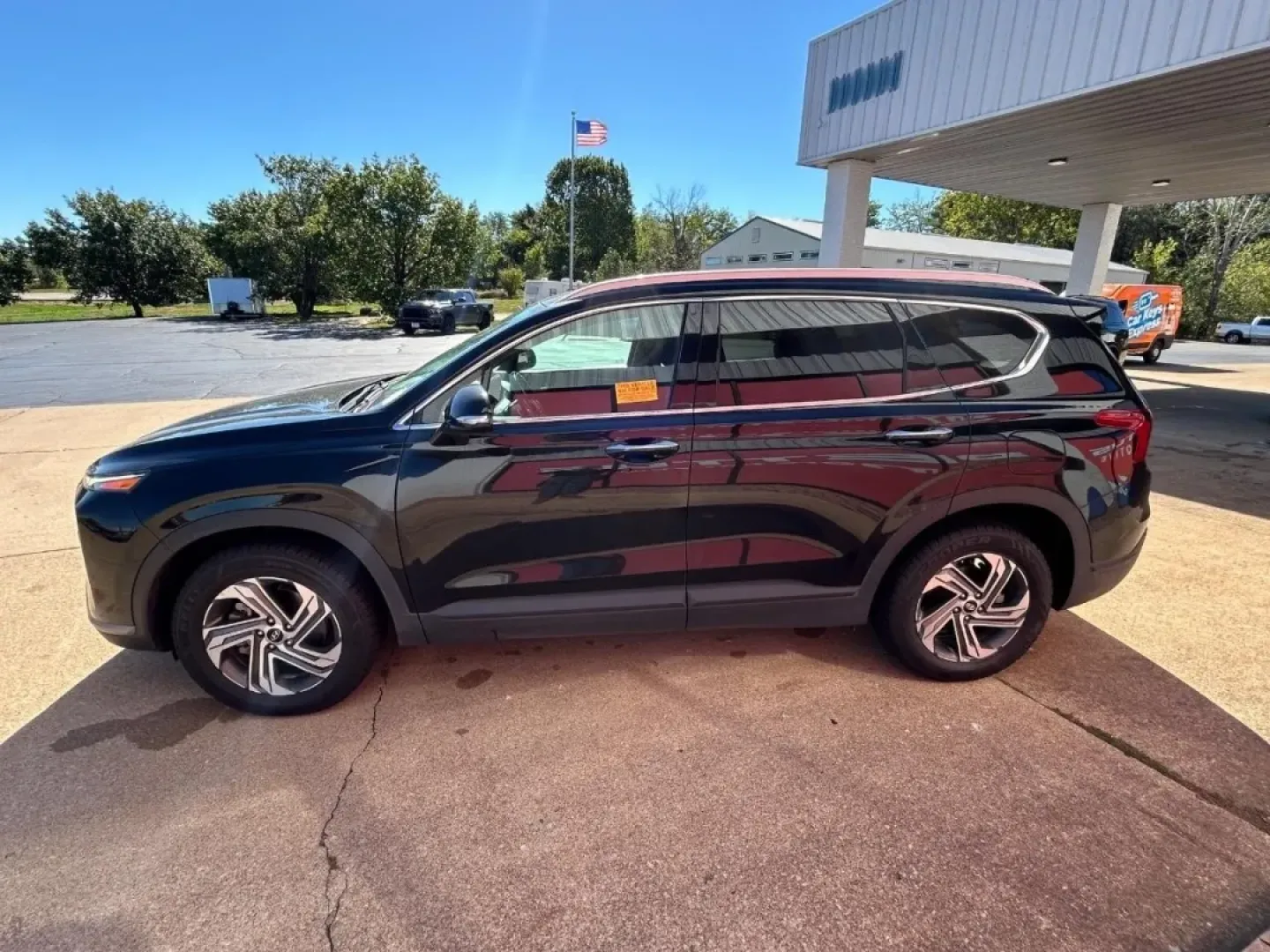 2023 /Gray Cloth Hyundai Santa Fe SEL (5NMS24AJ1PH) with an 2.5L GDI MPI DOHC 16-Valve I4 engine, Automatic transmission, located at 970 Woodlawn Dr., Farmington, MO, 63640, (573) 431-7800, 37.825642, -90.468674 - **Explore the Open Road with the 2023 Hyundai Santa Fe SEL at Pettus CDJR Farmington!**<br /> <br /> Are you in search of an adventure-ready SUV that strikes the perfect balance between comfort and capability? Look no further than this stunning 2023 Hyundai Santa Fe SEL, available at Pettus CDJR Far - Photo#3