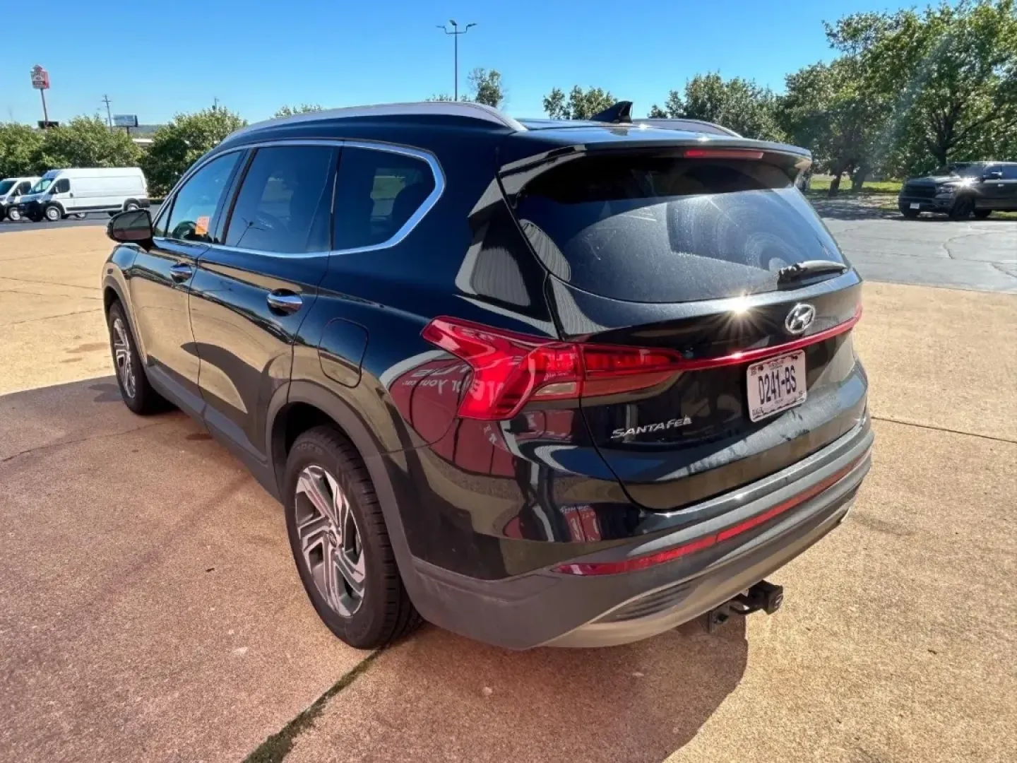 2023 /Gray Cloth Hyundai Santa Fe SEL (5NMS24AJ1PH) with an 2.5L GDI MPI DOHC 16-Valve I4 engine, Automatic transmission, located at 970 Woodlawn Dr., Farmington, MO, 63640, (573) 431-7800, 37.825642, -90.468674 - **Explore the Open Road with the 2023 Hyundai Santa Fe SEL at Pettus CDJR Farmington!**<br /> <br /> Are you in search of an adventure-ready SUV that strikes the perfect balance between comfort and capability? Look no further than this stunning 2023 Hyundai Santa Fe SEL, available at Pettus CDJR Far - Photo#4