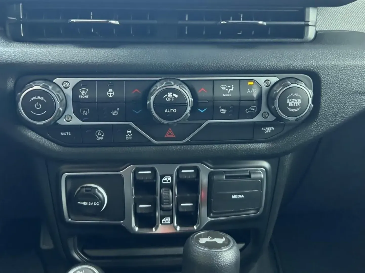 2025 /Black Cloth Jeep Wrangler Sport S (1C4PJXDG4SW) with an 3.6L V6 24V VVT UPG I engine, located at 970 Woodlawn Dr., Farmington, MO, 63640, (573) 431-7800, 37.825642, -90.468674 - **Elevate Your Adventures with the 2025 Jeep Wrangler from Pettus CDJR Farmington!**<br /> <br /> Are you searching for a vehicle that embodies freedom and adventure? Look no further than the 2025 Jeep Wrangler, available now at Pettus CDJR Farmington! This exceptional SUV is designed for those who - Photo#14