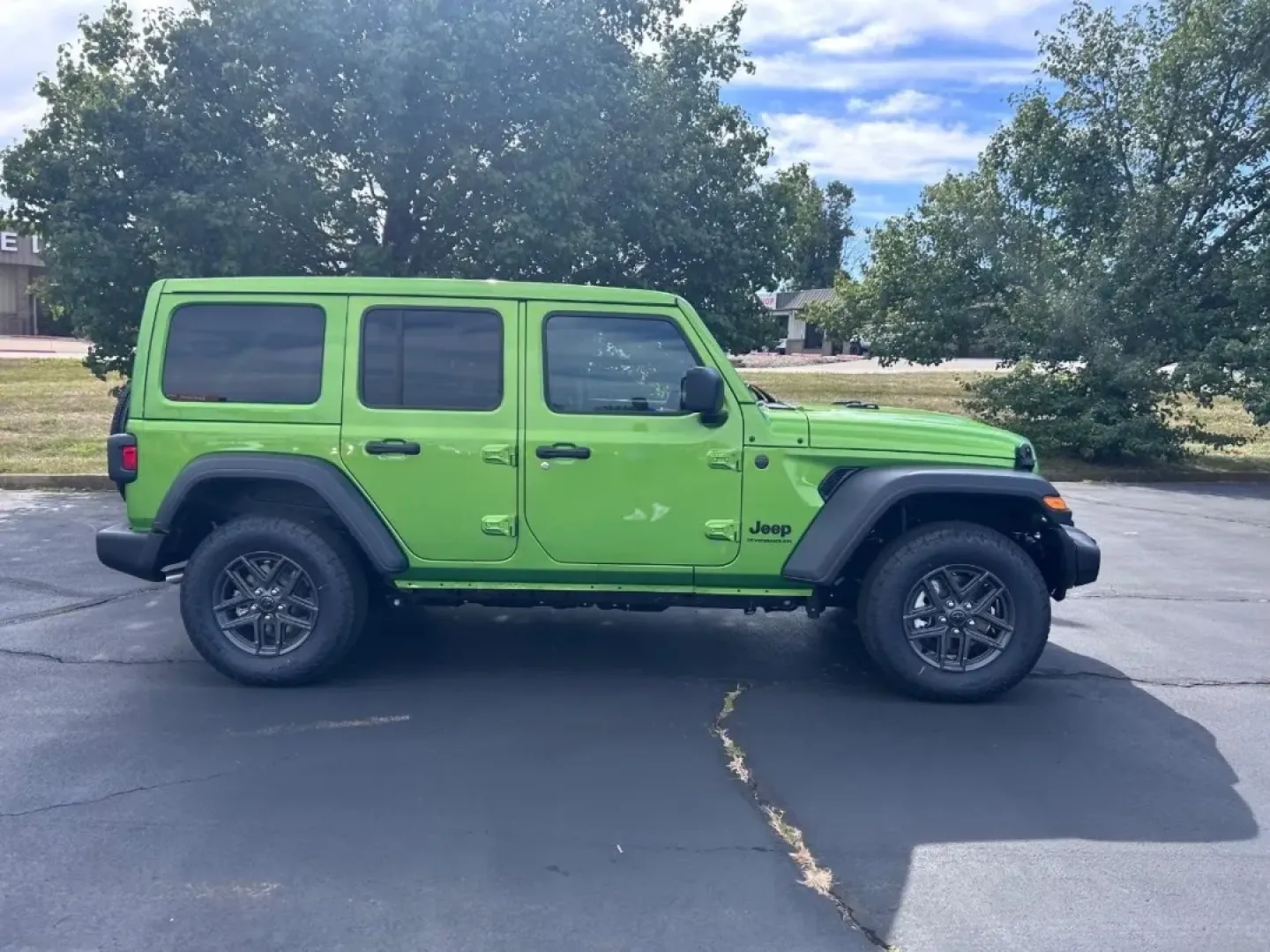 2025 /Black Cloth Jeep Wrangler Sport S (1C4PJXDG4SW) with an 3.6L V6 24V VVT UPG I engine, located at 970 Woodlawn Dr., Farmington, MO, 63640, (573) 431-7800, 37.825642, -90.468674 - **Elevate Your Adventures with the 2025 Jeep Wrangler from Pettus CDJR Farmington!**<br /> <br /> Are you searching for a vehicle that embodies freedom and adventure? Look no further than the 2025 Jeep Wrangler, available now at Pettus CDJR Farmington! This exceptional SUV is designed for those who - Photo#1