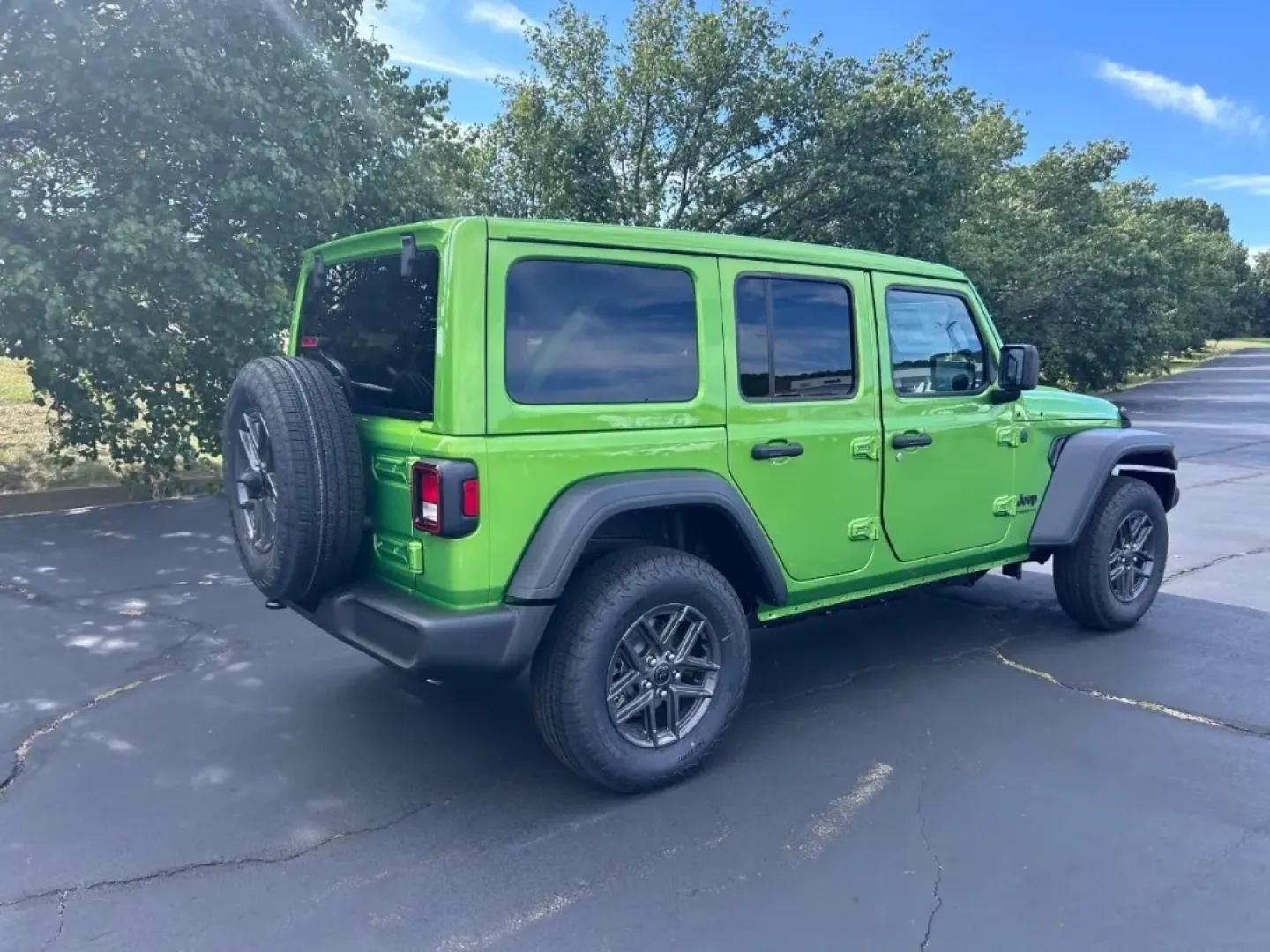 2025 /Black Cloth Jeep Wrangler Sport S (1C4PJXDG4SW) with an 3.6L V6 24V VVT UPG I engine, located at 970 Woodlawn Dr., Farmington, MO, 63640, (573) 431-7800, 37.825642, -90.468674 - **Elevate Your Adventures with the 2025 Jeep Wrangler from Pettus CDJR Farmington!**<br /> <br /> Are you searching for a vehicle that embodies freedom and adventure? Look no further than the 2025 Jeep Wrangler, available now at Pettus CDJR Farmington! This exceptional SUV is designed for those who - Photo#2