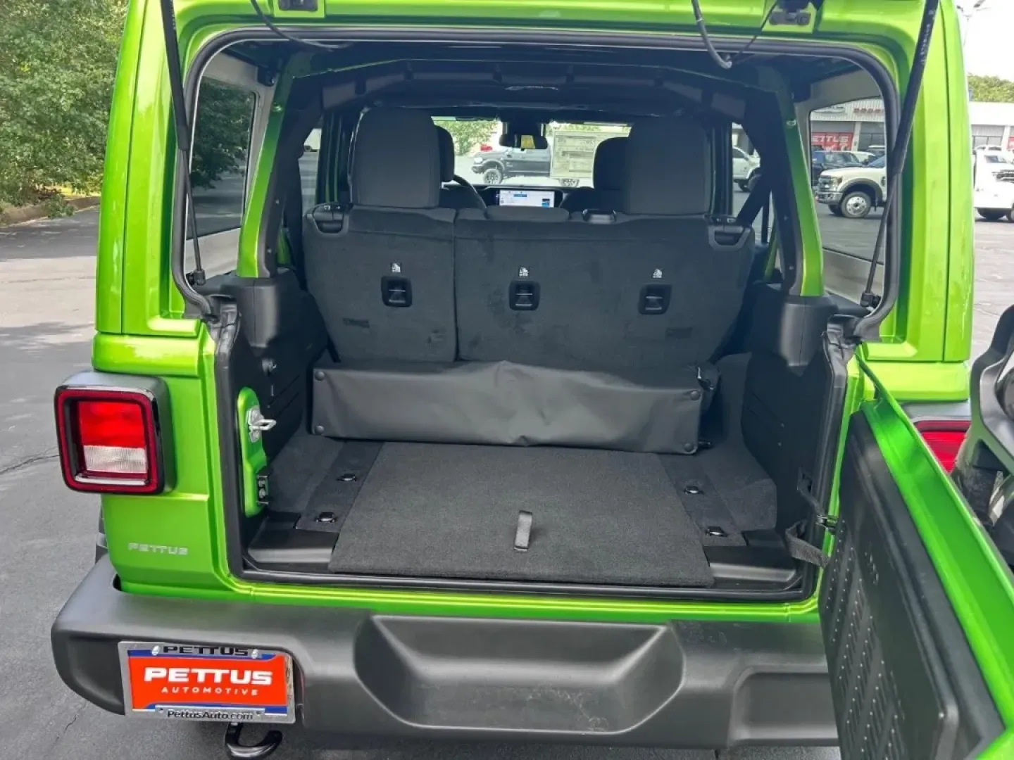 2025 /Black Cloth Jeep Wrangler Sport S (1C4PJXDG4SW) with an 3.6L V6 24V VVT UPG I engine, located at 970 Woodlawn Dr., Farmington, MO, 63640, (573) 431-7800, 37.825642, -90.468674 - **Elevate Your Adventures with the 2025 Jeep Wrangler from Pettus CDJR Farmington!**<br /> <br /> Are you searching for a vehicle that embodies freedom and adventure? Look no further than the 2025 Jeep Wrangler, available now at Pettus CDJR Farmington! This exceptional SUV is designed for those who - Photo#4