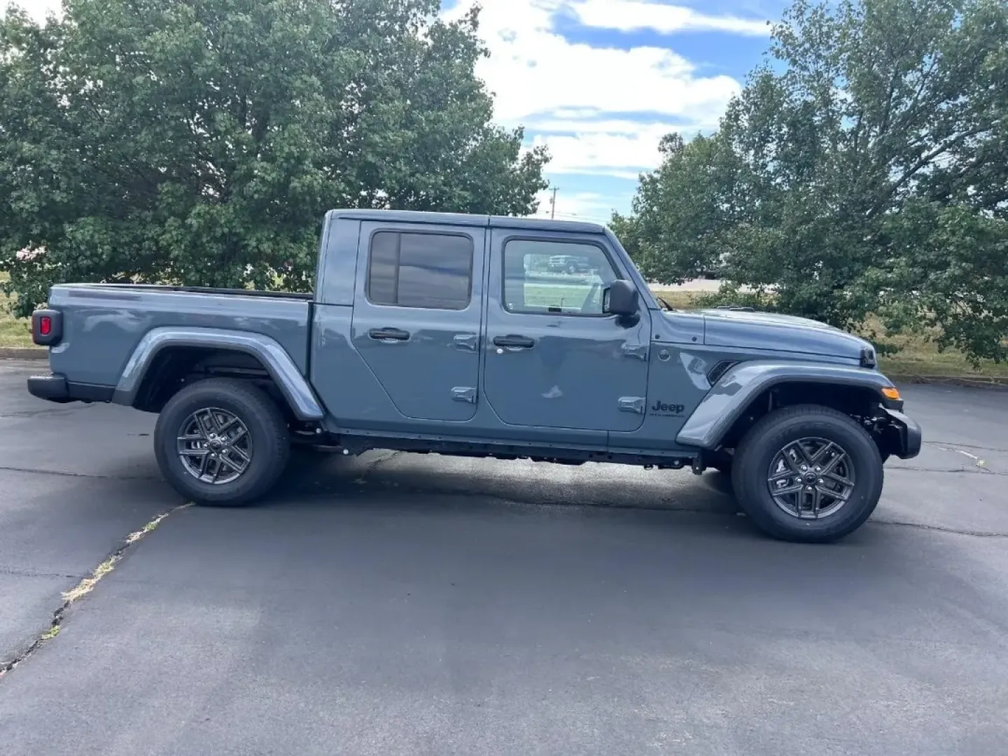 2025 /Black Cloth Jeep Gladiator Sport (1C6PJTAGXSL) with an 3.6L V6 24V VVT UPG I engine, Automatic transmission, located at 970 Woodlawn Dr., Farmington, MO, 63640, (573) 431-7800, 37.825642, -90.468674 - ### Adventure Awaits: Discover the 2025 Jeep Gladiator at Pettus CDJR Farmington!<br /> <br /> Are you ready for your next adventure? Whether you're a weekend warrior seeking thrilling off-road experiences or a daily commuter looking for a reliable and stylish ride, the 2025 Jeep Gladiator is the pe - Photo#1