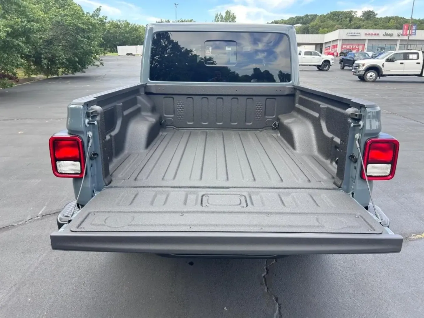 2025 /Black Cloth Jeep Gladiator Sport (1C6PJTAGXSL) with an 3.6L V6 24V VVT UPG I engine, Automatic transmission, located at 970 Woodlawn Dr., Farmington, MO, 63640, (573) 431-7800, 37.825642, -90.468674 - ### Adventure Awaits: Discover the 2025 Jeep Gladiator at Pettus CDJR Farmington!<br /> <br /> Are you ready for your next adventure? Whether you're a weekend warrior seeking thrilling off-road experiences or a daily commuter looking for a reliable and stylish ride, the 2025 Jeep Gladiator is the pe - Photo#4