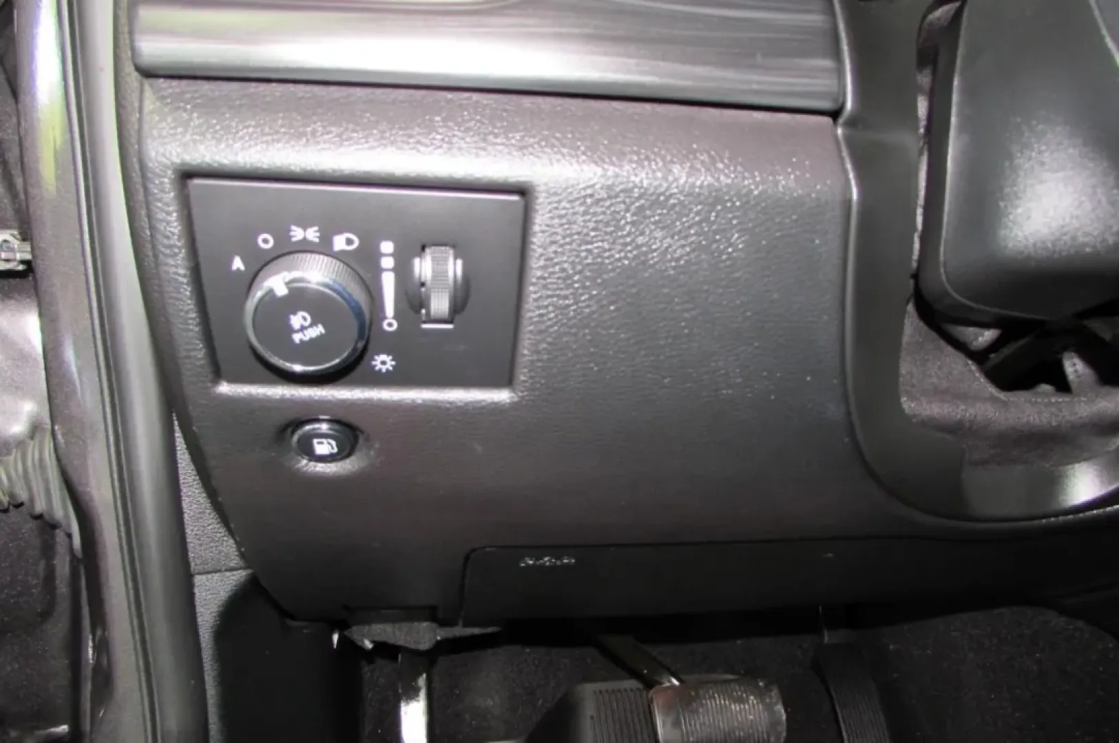 2020 /Black Jeep Grand Cherokee Altitude (1C4RJFAG6LC) with an Other engine, Automatic transmission, located at 12830 Highway 21, De Soto, MO, 63020, (636) 337-7777, 38.153099, -90.573624 - **Experience Adventures with the 2020 Jeep Grand Cherokee: Your Next Weekend Warrior Awaits!**<br /> <br /> Are you ready to elevate your weekend getaways and daily commutes? The 2020 Jeep Grand Cherokee is the perfect companion for adventure-seekers and practical drivers alike. Whether you're tackl - Photo#7
