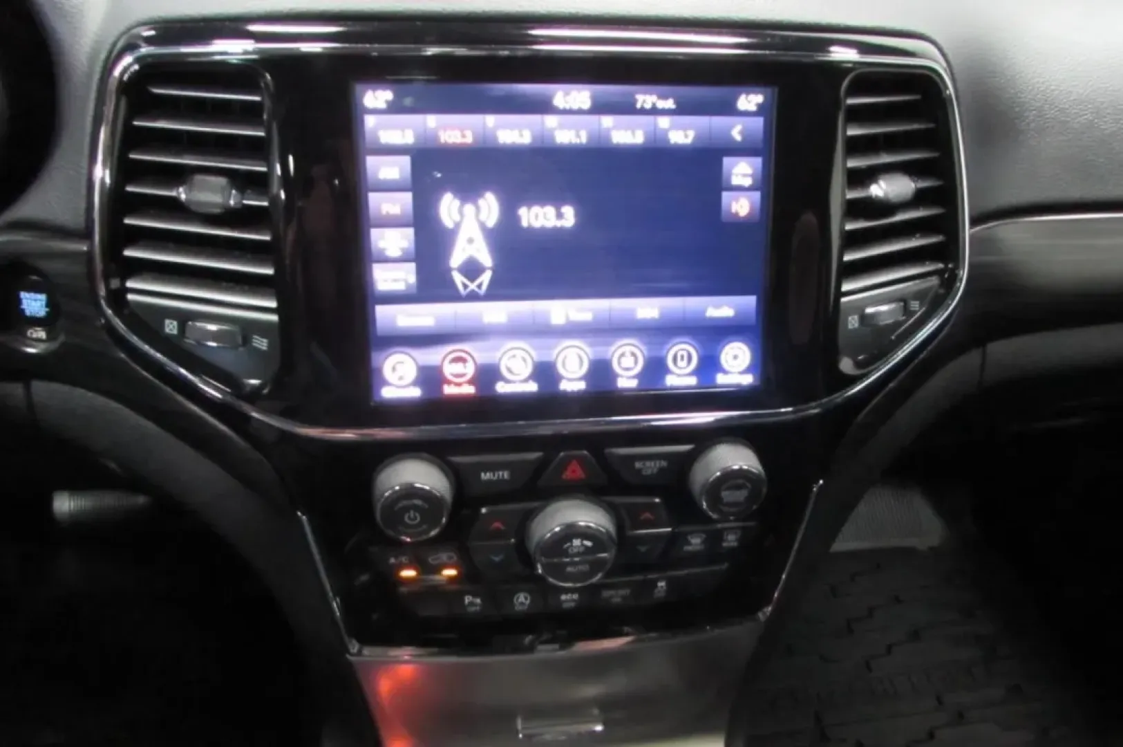 2020 /Black Jeep Grand Cherokee Altitude (1C4RJFAG6LC) with an Other engine, Automatic transmission, located at 12830 Highway 21, De Soto, MO, 63020, (636) 337-7777, 38.153099, -90.573624 - **Experience Adventures with the 2020 Jeep Grand Cherokee: Your Next Weekend Warrior Awaits!**<br /> <br /> Are you ready to elevate your weekend getaways and daily commutes? The 2020 Jeep Grand Cherokee is the perfect companion for adventure-seekers and practical drivers alike. Whether you're tackl - Photo#13