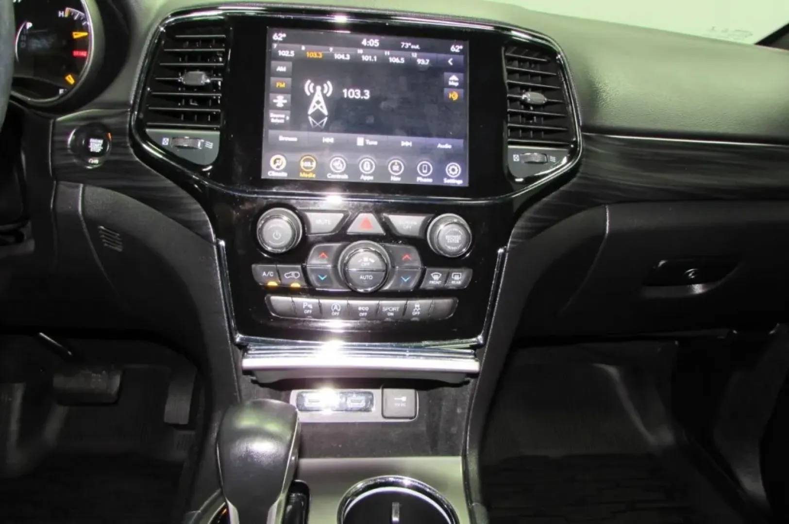2020 /Black Jeep Grand Cherokee Altitude (1C4RJFAG6LC) with an Other engine, Automatic transmission, located at 12830 Highway 21, De Soto, MO, 63020, (636) 337-7777, 38.153099, -90.573624 - **Experience Adventures with the 2020 Jeep Grand Cherokee: Your Next Weekend Warrior Awaits!**<br /> <br /> Are you ready to elevate your weekend getaways and daily commutes? The 2020 Jeep Grand Cherokee is the perfect companion for adventure-seekers and practical drivers alike. Whether you're tackl - Photo#14