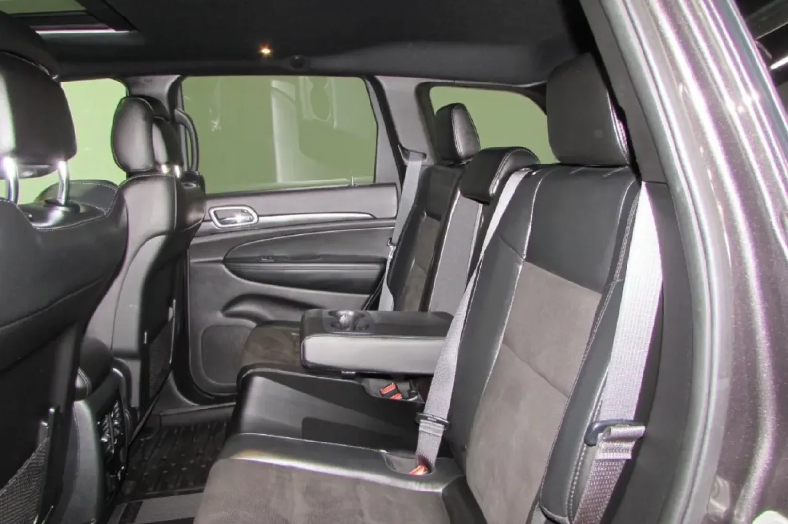 2020 /Black Jeep Grand Cherokee Altitude (1C4RJFAG6LC) with an Other engine, Automatic transmission, located at 12830 Highway 21, De Soto, MO, 63020, (636) 337-7777, 38.153099, -90.573624 - **Experience Adventures with the 2020 Jeep Grand Cherokee: Your Next Weekend Warrior Awaits!**<br /> <br /> Are you ready to elevate your weekend getaways and daily commutes? The 2020 Jeep Grand Cherokee is the perfect companion for adventure-seekers and practical drivers alike. Whether you're tackl - Photo#17