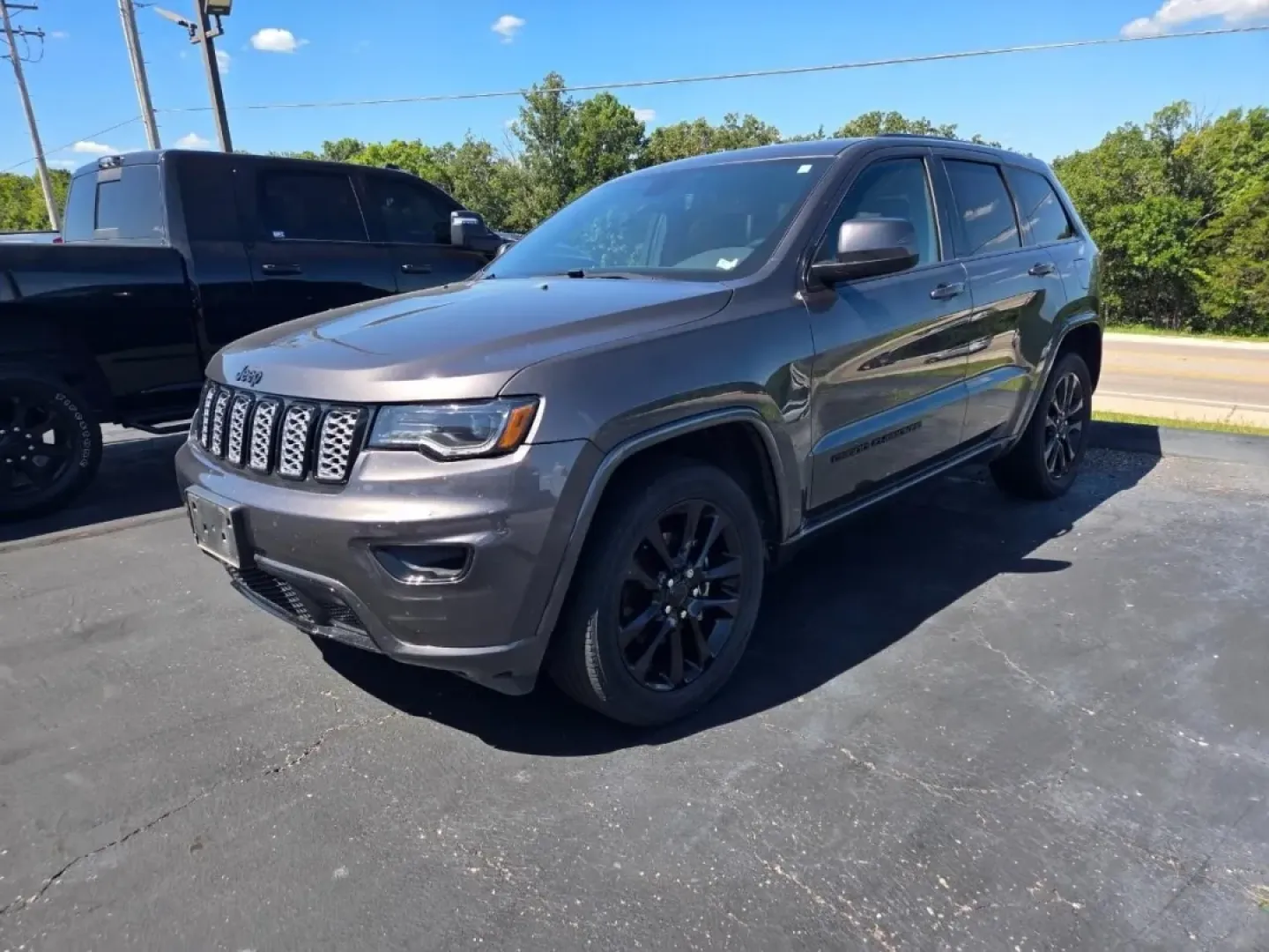 2020 /Black Jeep Grand Cherokee Altitude (1C4RJFAG6LC) with an Other engine, Automatic transmission, located at 12830 Highway 21, De Soto, MO, 63020, (636) 337-7777, 38.153099, -90.573624 - **Experience Adventures with the 2020 Jeep Grand Cherokee: Your Next Weekend Warrior Awaits!**<br /> <br /> Are you ready to elevate your weekend getaways and daily commutes? The 2020 Jeep Grand Cherokee is the perfect companion for adventure-seekers and practical drivers alike. Whether you're tackl - Photo#2