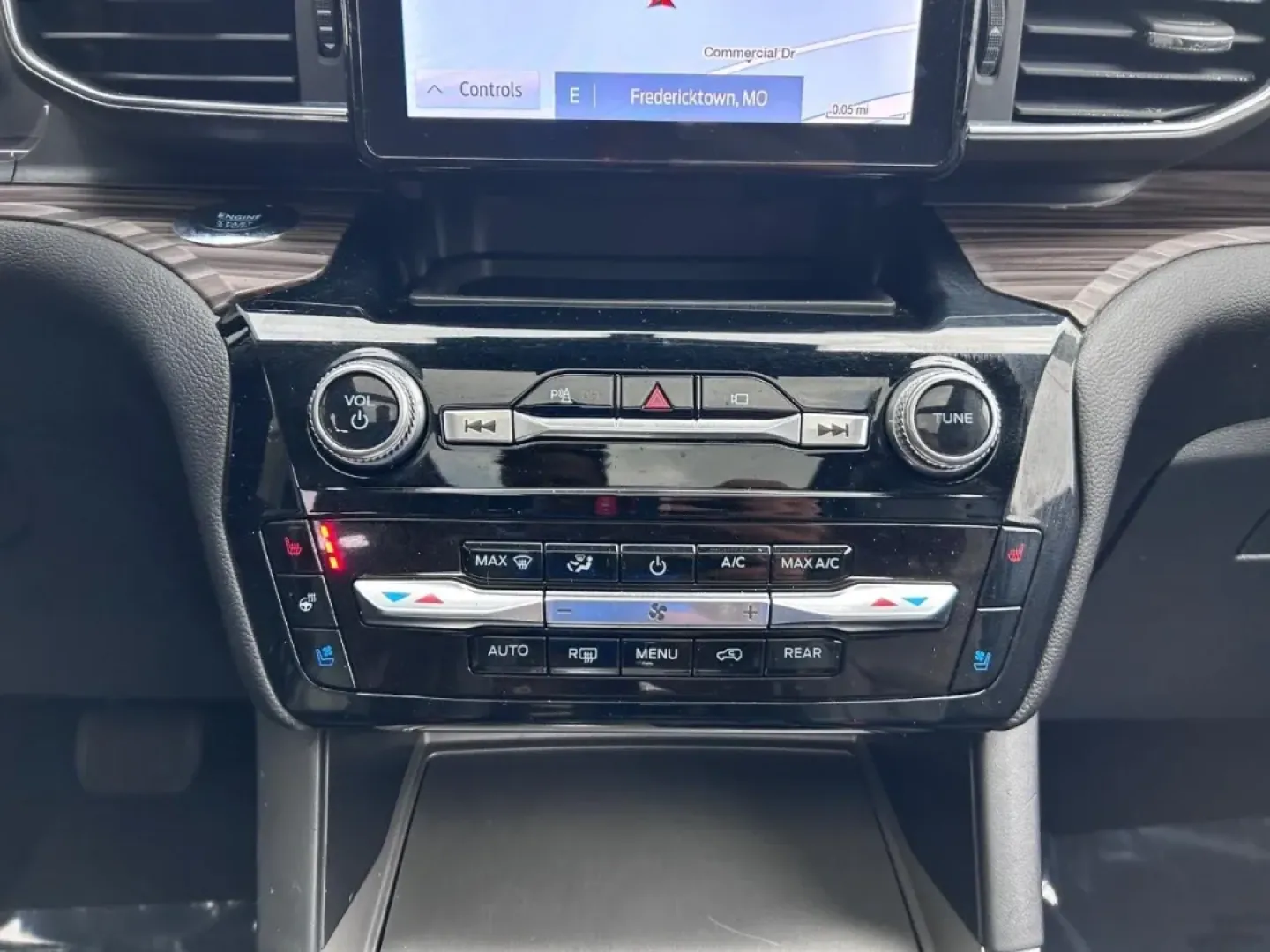 2022 /Ebony Leather Ford Explorer Limited (1FMSK8FH1NG) with an 2.3L EcoBoost I-4 engine, located at 141 Commercial Dr, Fredericktown, MO, 63645, (573) 783-6432, 37.570087, -90.320648 - **Explore New Horizons with the 2022 Ford Explorer Limited - Your Ultimate Family Adventure Awaits!**<br /> <br /> If you're looking for an SUV that perfectly fits your active lifestyle, then the 2022 Ford Explorer Limited is your ideal match. Designed for those who crave adventure without sacrifici - Photo#18