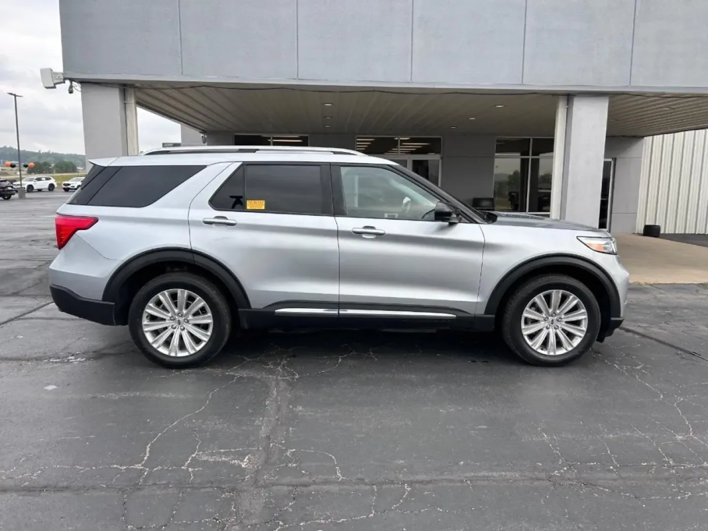 2022 /Ebony Leather Ford Explorer Limited (1FMSK8FH1NG) with an 2.3L EcoBoost I-4 engine, located at 141 Commercial Dr, Fredericktown, MO, 63645, (573) 783-6432, 37.570087, -90.320648 - **Explore New Horizons with the 2022 Ford Explorer Limited - Your Ultimate Family Adventure Awaits!**<br /> <br /> If you're looking for an SUV that perfectly fits your active lifestyle, then the 2022 Ford Explorer Limited is your ideal match. Designed for those who crave adventure without sacrifici - Photo#1