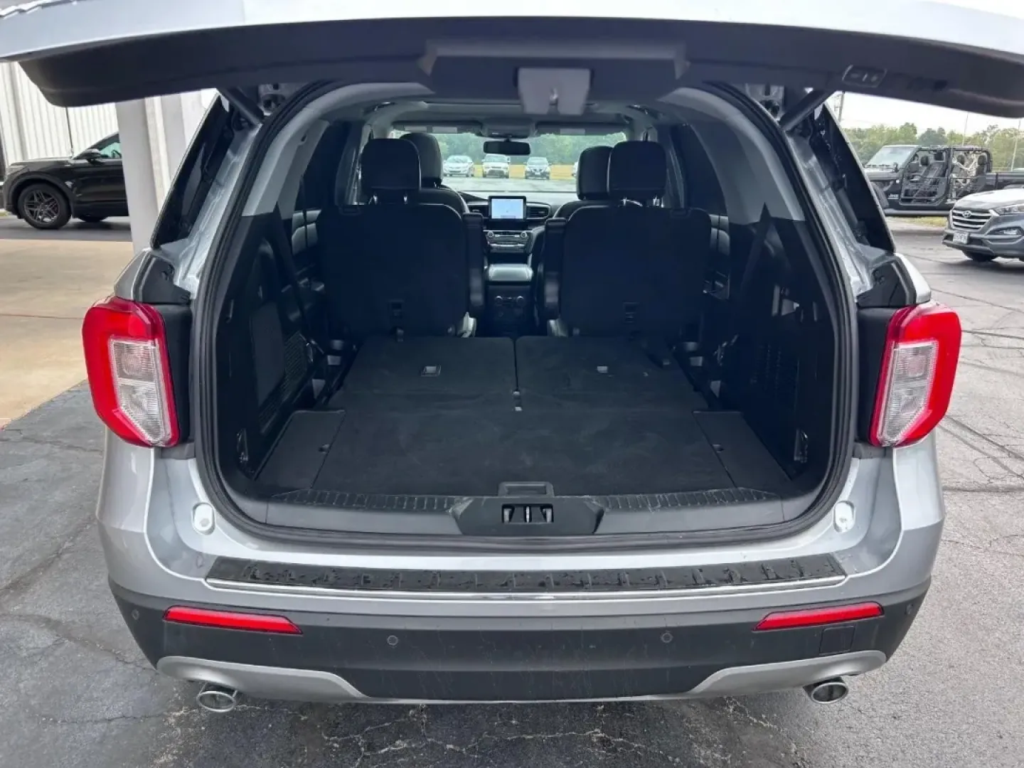 2022 /Ebony Leather Ford Explorer Limited (1FMSK8FH1NG) with an 2.3L EcoBoost I-4 engine, located at 141 Commercial Dr, Fredericktown, MO, 63645, (573) 783-6432, 37.570087, -90.320648 - **Explore New Horizons with the 2022 Ford Explorer Limited - Your Ultimate Family Adventure Awaits!**<br /> <br /> If you're looking for an SUV that perfectly fits your active lifestyle, then the 2022 Ford Explorer Limited is your ideal match. Designed for those who crave adventure without sacrifici - Photo#4