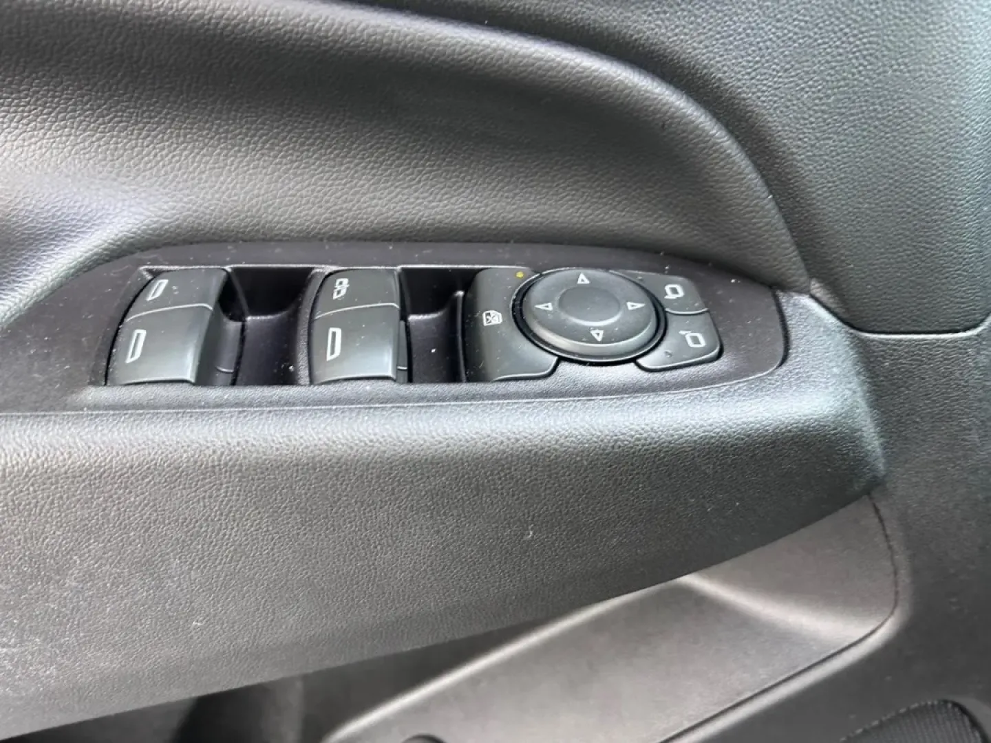 2020 Chevrolet Equinox LT (2GNAXUEV6L6) with an 1.5L Turbo DOHC 4-cylinder / SIDI / VVT engine, Automatic transmission, located at 141 Commercial Dr, Fredericktown, MO, 63645, (573) 783-6432, 37.570087, -90.320648 - Are you ready to elevate your driving experience? Whether you're navigating the daily grind of long commutes or planning weekend getaways with friends and family, the 2020 Chevrolet Equinox LT is your perfect companion. This versatile SUV not only offers exceptional comfort and style but also delive - Photo#16