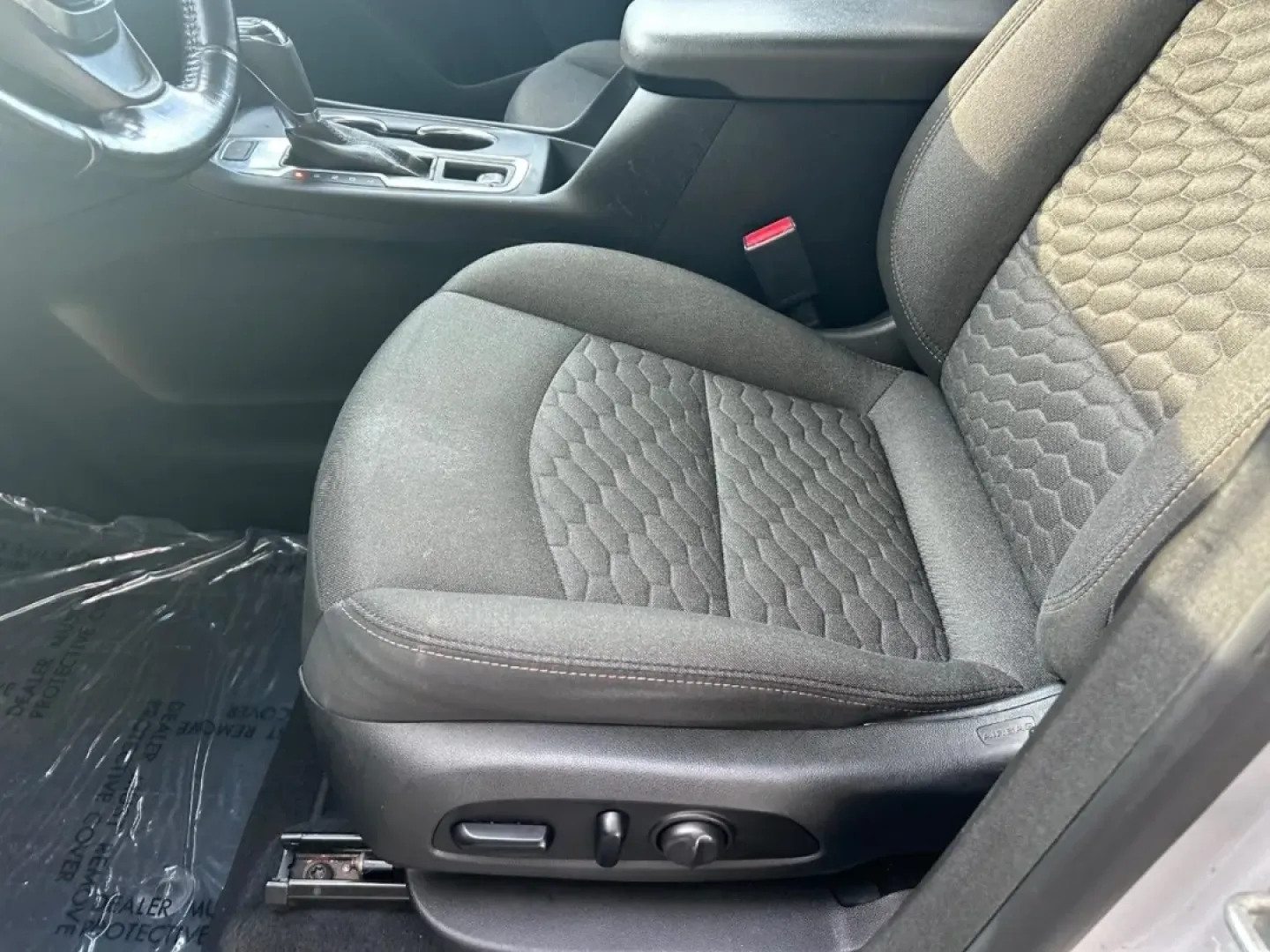 2020 Chevrolet Equinox LT (2GNAXUEV6L6) with an 1.5L Turbo DOHC 4-cylinder / SIDI / VVT engine, Automatic transmission, located at 141 Commercial Dr, Fredericktown, MO, 63645, (573) 783-6432, 37.570087, -90.320648 - Are you ready to elevate your driving experience? Whether you're navigating the daily grind of long commutes or planning weekend getaways with friends and family, the 2020 Chevrolet Equinox LT is your perfect companion. This versatile SUV not only offers exceptional comfort and style but also delive - Photo#17