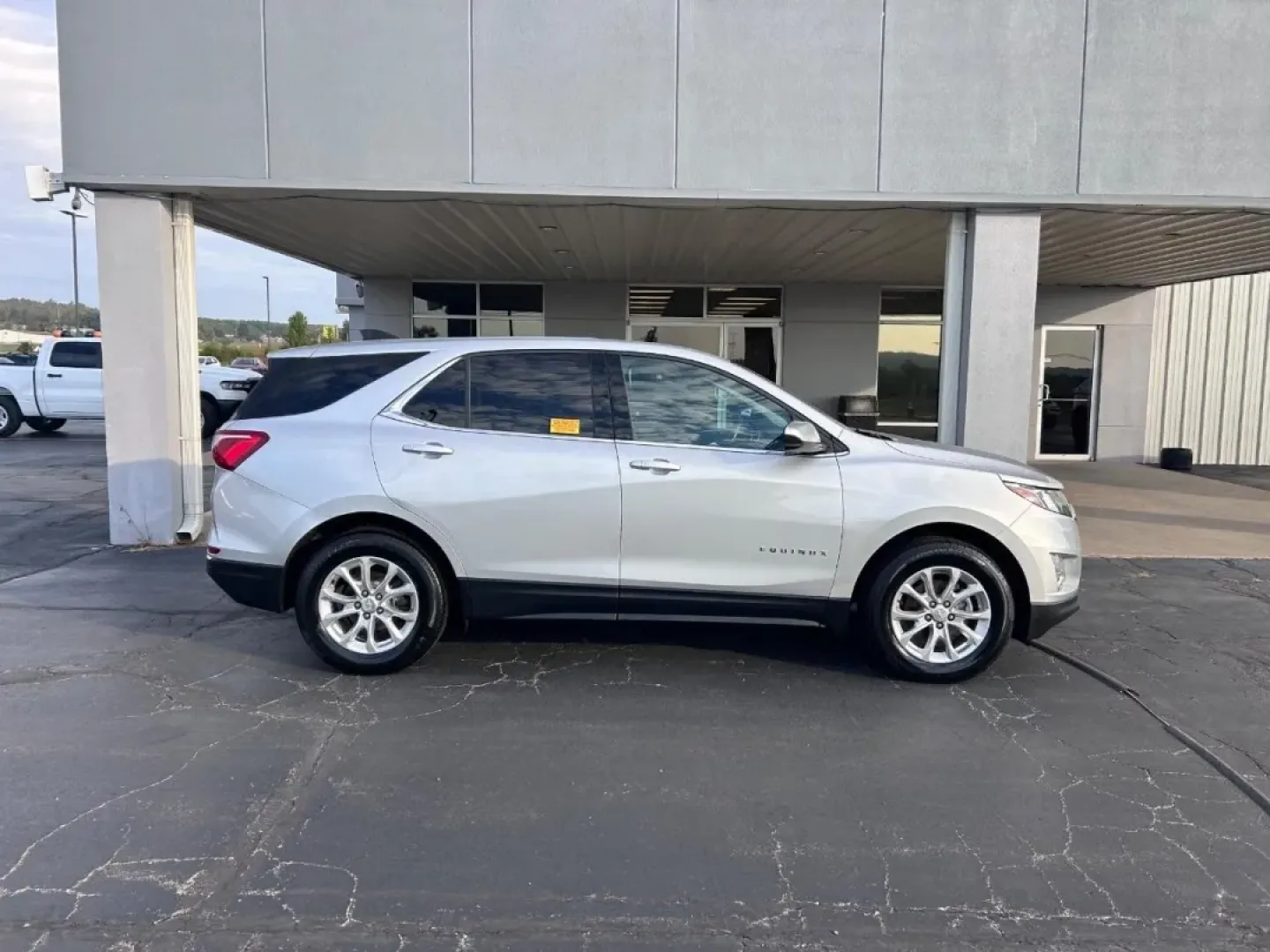 2020 Chevrolet Equinox LT (2GNAXUEV6L6) with an 1.5L Turbo DOHC 4-cylinder / SIDI / VVT engine, Automatic transmission, located at 141 Commercial Dr, Fredericktown, MO, 63645, (573) 783-6432, 37.570087, -90.320648 - Are you ready to elevate your driving experience? Whether you're navigating the daily grind of long commutes or planning weekend getaways with friends and family, the 2020 Chevrolet Equinox LT is your perfect companion. This versatile SUV not only offers exceptional comfort and style but also delive - Photo#1