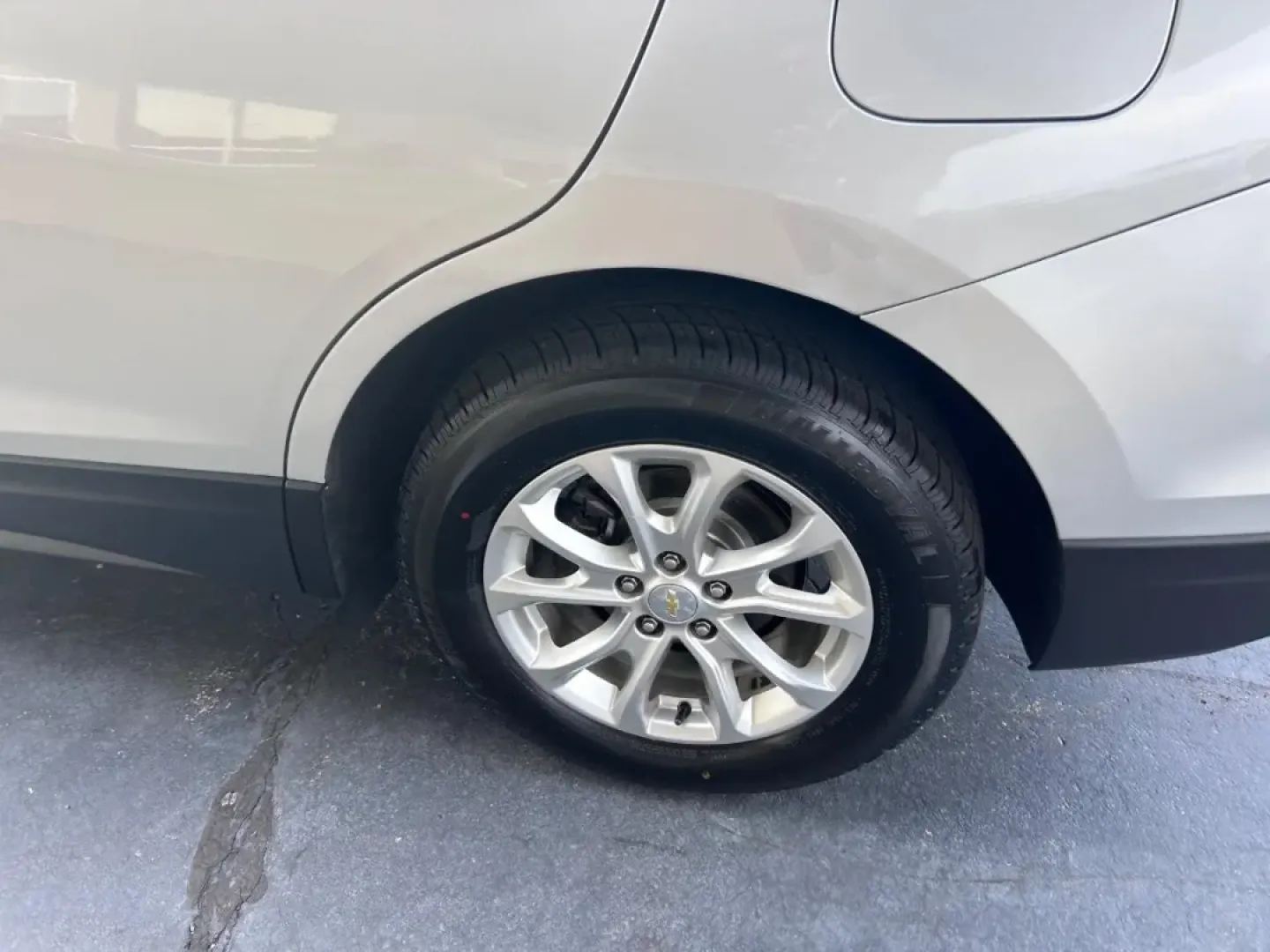 2020 Chevrolet Equinox LT (2GNAXUEV6L6) with an 1.5L Turbo DOHC 4-cylinder / SIDI / VVT engine, Automatic transmission, located at 141 Commercial Dr, Fredericktown, MO, 63645, (573) 783-6432, 37.570087, -90.320648 - Are you ready to elevate your driving experience? Whether you're navigating the daily grind of long commutes or planning weekend getaways with friends and family, the 2020 Chevrolet Equinox LT is your perfect companion. This versatile SUV not only offers exceptional comfort and style but also delive - Photo#6