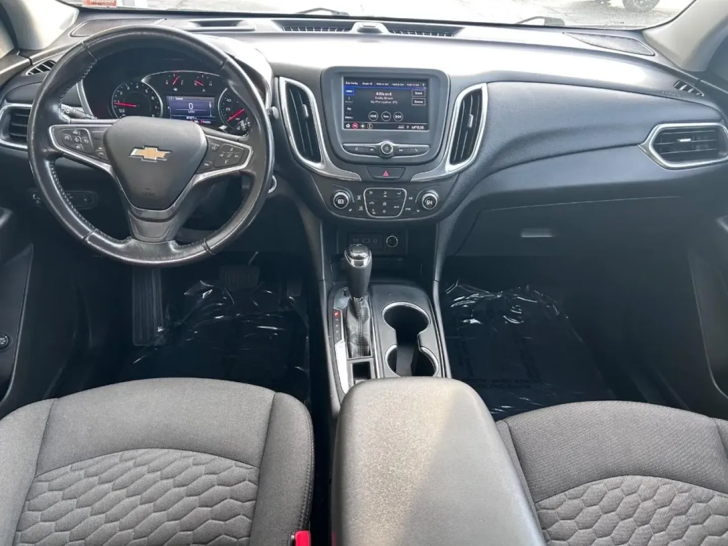 2020 Chevrolet Equinox LT (2GNAXUEV6L6) with an 1.5L Turbo DOHC 4-cylinder / SIDI / VVT engine, Automatic transmission, located at 141 Commercial Dr, Fredericktown, MO, 63645, (573) 783-6432, 37.570087, -90.320648 - Are you ready to elevate your driving experience? Whether you're navigating the daily grind of long commutes or planning weekend getaways with friends and family, the 2020 Chevrolet Equinox LT is your perfect companion. This versatile SUV not only offers exceptional comfort and style but also delive - Photo#8