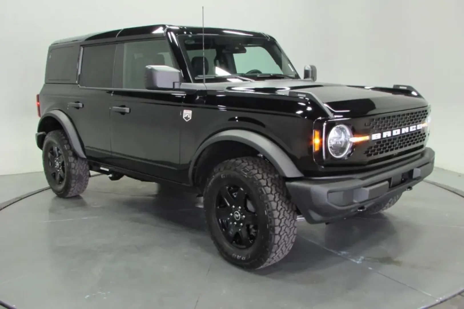 2025 /Black Onyx Ford Bronco Big Bend (1FMDE7BH7SL) with an 2.3L EcoBoost I-4 engine, located at 12836 Highway 21, De Soto, MO, 63020, (636) 337-7777, 38.151867, -90.575615 - Adventure awaits with the 2025 Ford Bronco Big Bend-your ticket to unforgettable journeys and weekend escapades! Perfect for outdoor enthusiasts and families looking to explore the great outdoors, this rugged SUV is designed to conquer both city streets and off-road trails. At Pettus Ford De Soto, l - Photo#0