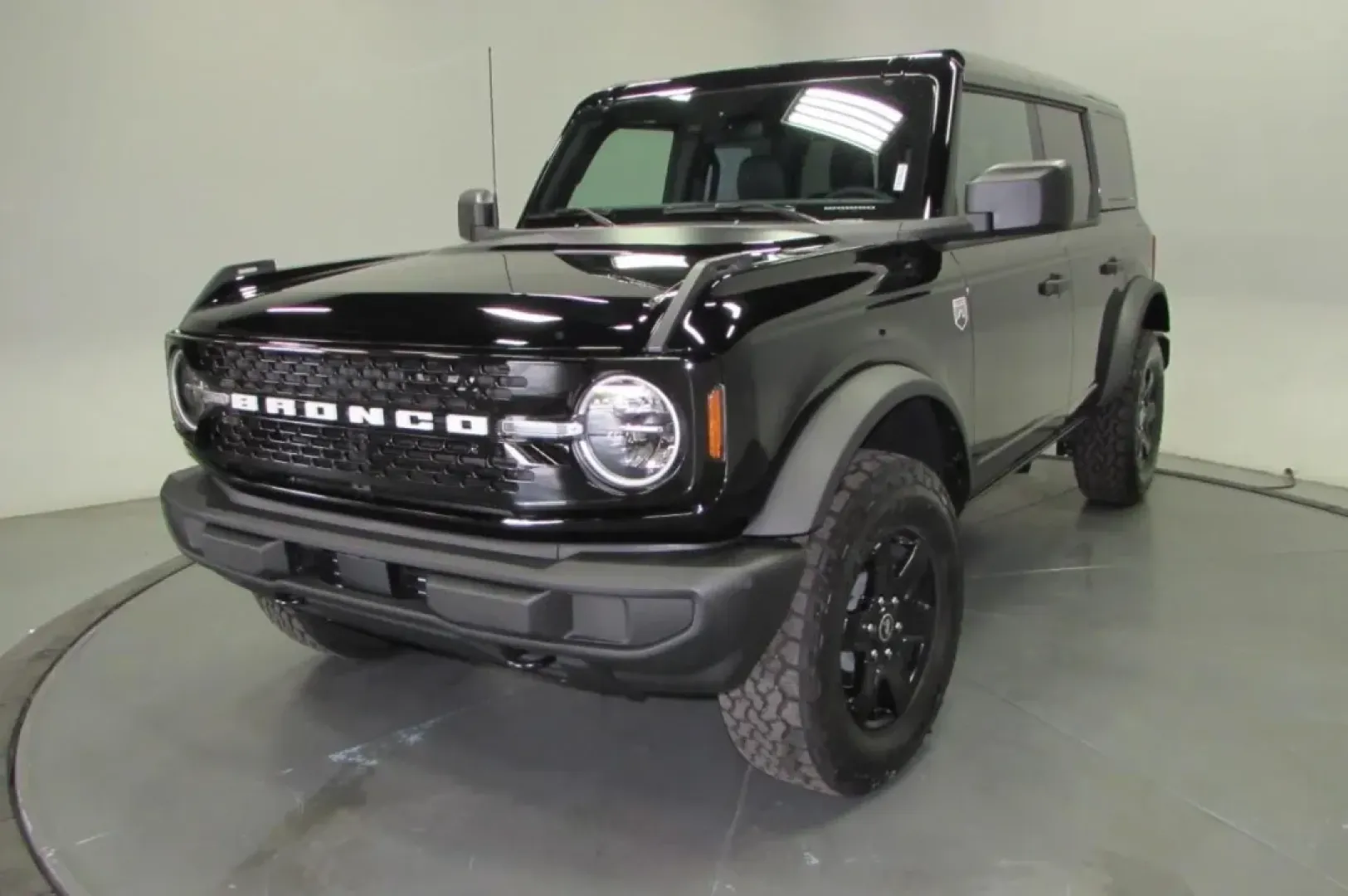 2025 /Black Onyx Ford Bronco Big Bend (1FMDE7BH7SL) with an 2.3L EcoBoost I-4 engine, located at 12836 Highway 21, De Soto, MO, 63020, (636) 337-7777, 38.151867, -90.575615 - Adventure awaits with the 2025 Ford Bronco Big Bend-your ticket to unforgettable journeys and weekend escapades! Perfect for outdoor enthusiasts and families looking to explore the great outdoors, this rugged SUV is designed to conquer both city streets and off-road trails. At Pettus Ford De Soto, l - Photo#2