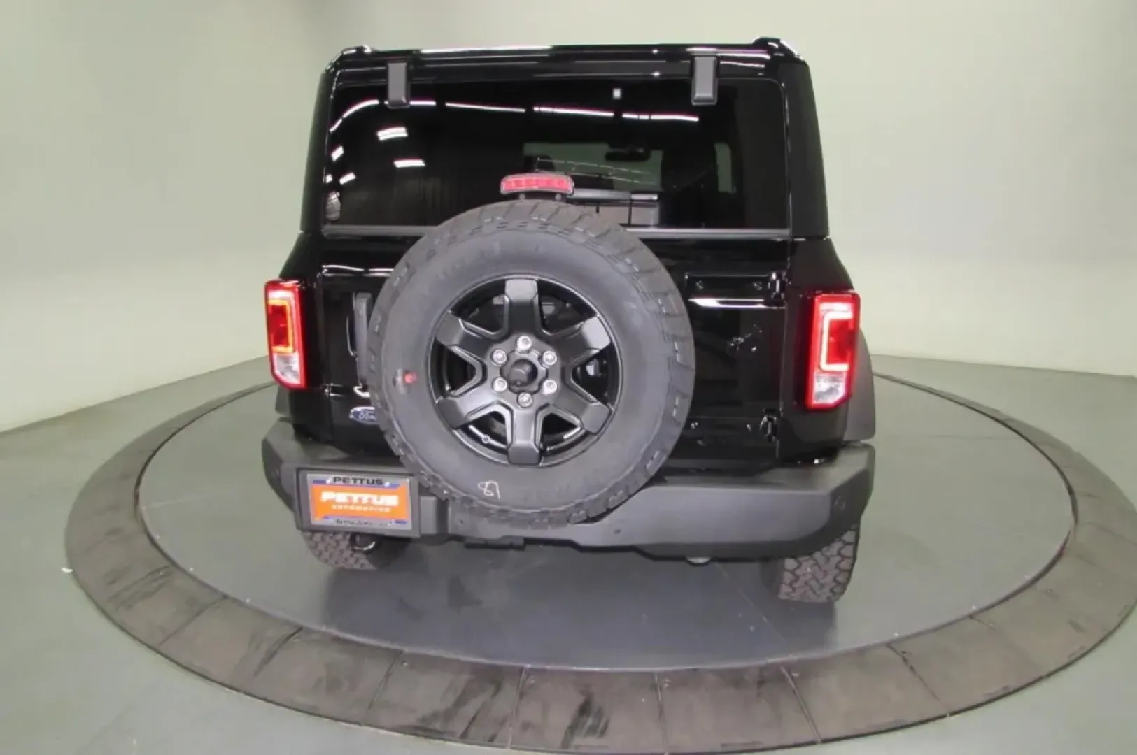 2025 /Black Onyx Ford Bronco Big Bend (1FMDE7BH7SL) with an 2.3L EcoBoost I-4 engine, located at 12836 Highway 21, De Soto, MO, 63020, (636) 337-7777, 38.151867, -90.575615 - Adventure awaits with the 2025 Ford Bronco Big Bend-your ticket to unforgettable journeys and weekend escapades! Perfect for outdoor enthusiasts and families looking to explore the great outdoors, this rugged SUV is designed to conquer both city streets and off-road trails. At Pettus Ford De Soto, l - Photo#6