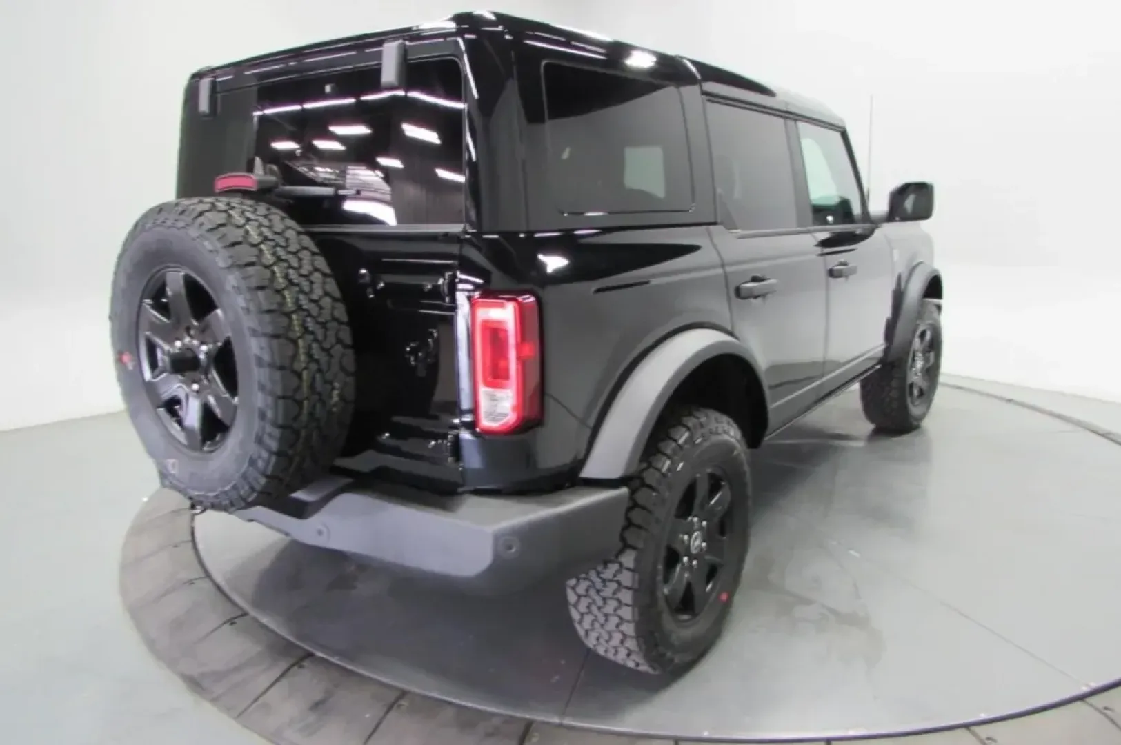 2025 /Black Onyx Ford Bronco Big Bend (1FMDE7BH7SL) with an 2.3L EcoBoost I-4 engine, located at 12836 Highway 21, De Soto, MO, 63020, (636) 337-7777, 38.151867, -90.575615 - Adventure awaits with the 2025 Ford Bronco Big Bend-your ticket to unforgettable journeys and weekend escapades! Perfect for outdoor enthusiasts and families looking to explore the great outdoors, this rugged SUV is designed to conquer both city streets and off-road trails. At Pettus Ford De Soto, l - Photo#7