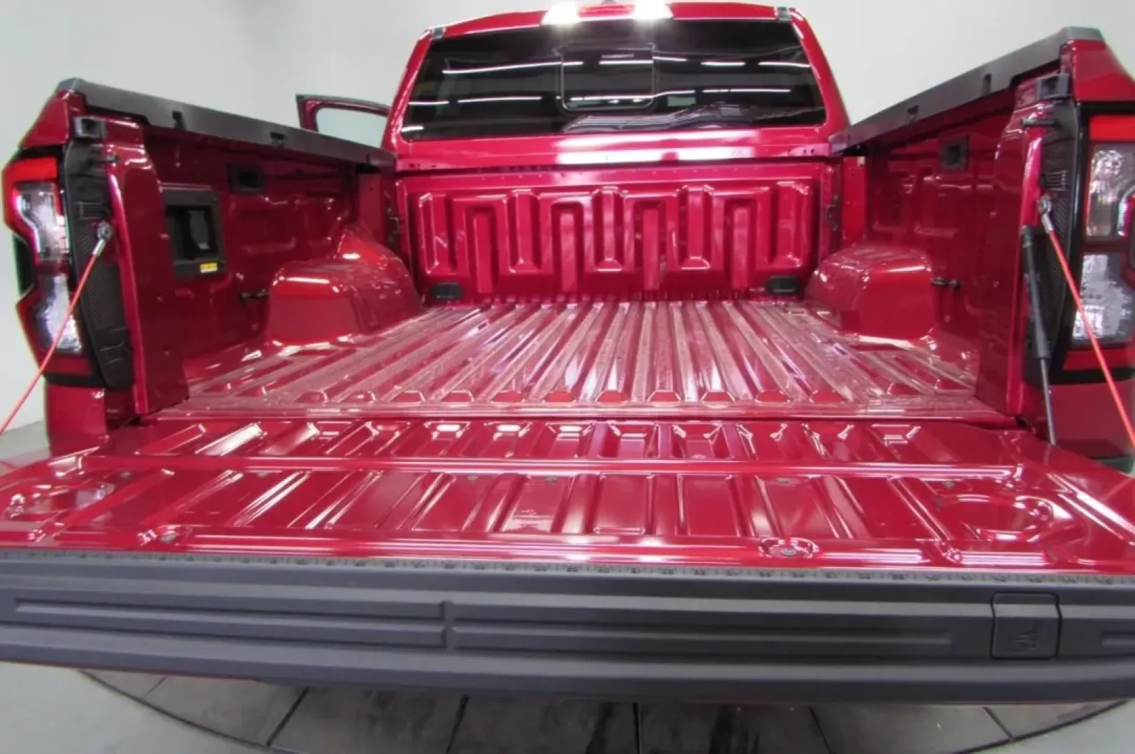 2025 /Ebony Ford Ranger LARIAT (1FTER4KP9SL) with an 2.7L V6 engine, Automatic transmission, located at 12836 Highway 21, De Soto, MO, 63020, (636) 337-7777, 38.151867, -90.575615 - **Discover Adventure with the 2025 Ford Ranger LARIAT - Perfect for Every Journey!**<br /> <br /> Are you ready to elevate your lifestyle? The 2025 Ford Ranger LARIAT, available at Pettus Ford De Soto in De Soto, MO, is the ultimate truck for those who crave adventure without compromising on comfort - Photo#13
