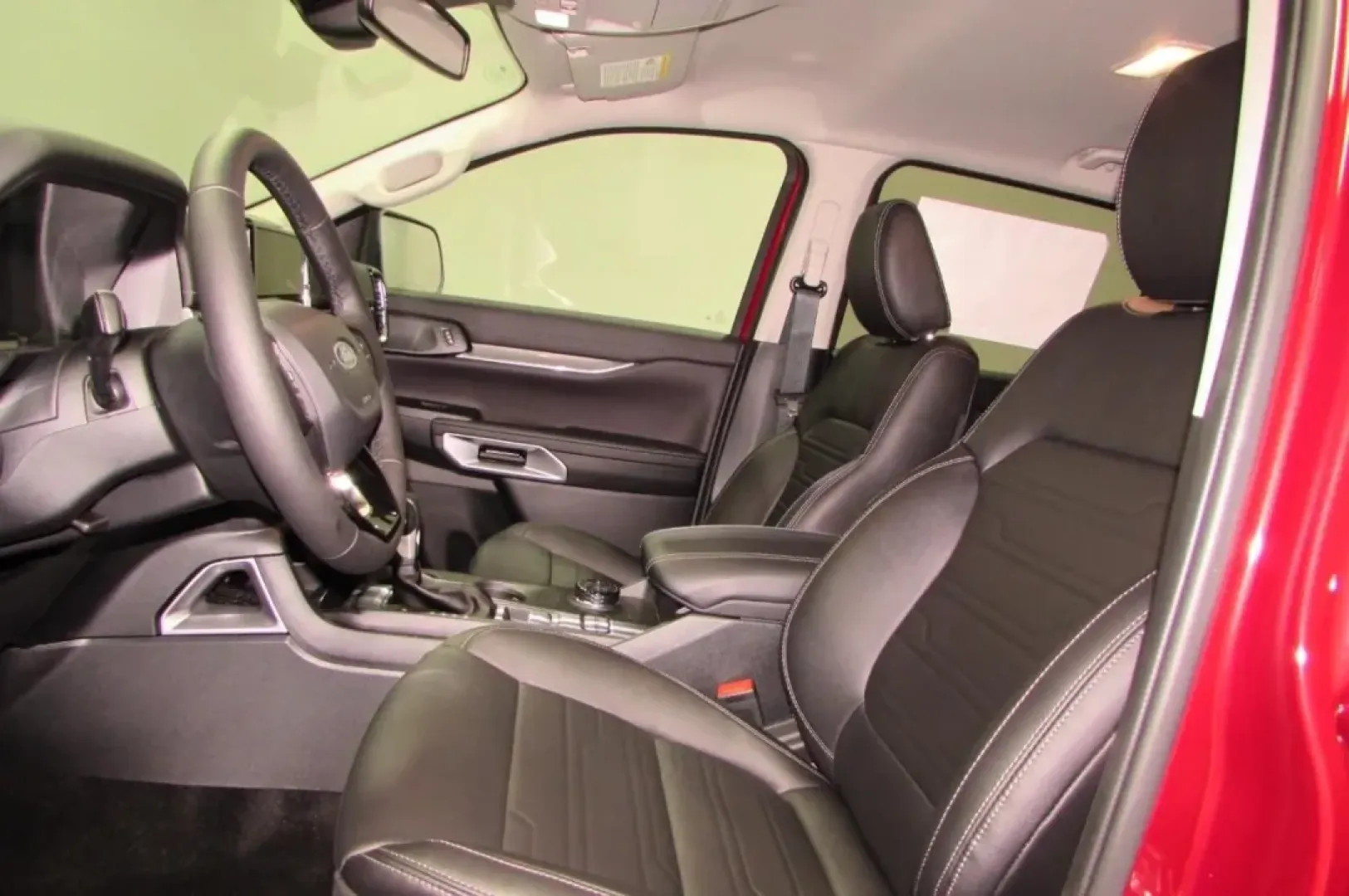 2025 /Ebony Ford Ranger LARIAT (1FTER4KP9SL) with an 2.7L V6 engine, Automatic transmission, located at 12836 Highway 21, De Soto, MO, 63020, (636) 337-7777, 38.151867, -90.575615 - **Discover Adventure with the 2025 Ford Ranger LARIAT - Perfect for Every Journey!**<br /> <br /> Are you ready to elevate your lifestyle? The 2025 Ford Ranger LARIAT, available at Pettus Ford De Soto in De Soto, MO, is the ultimate truck for those who crave adventure without compromising on comfort - Photo#16
