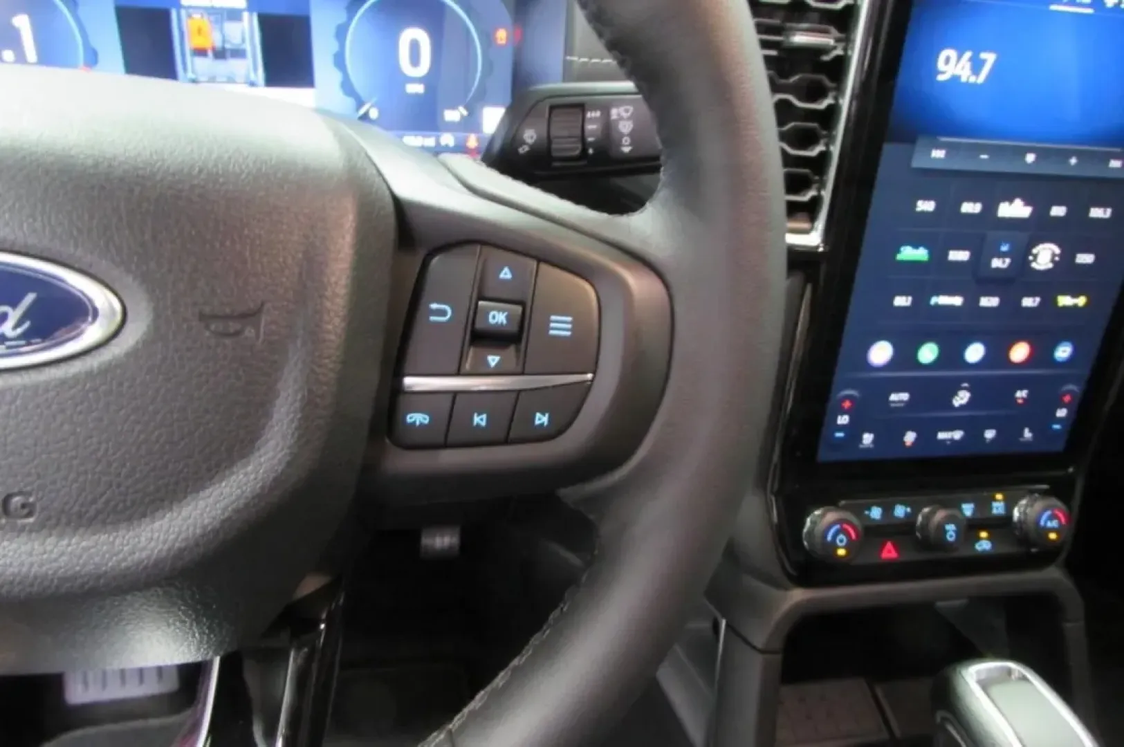 2025 /Ebony Ford Ranger LARIAT (1FTER4KP9SL) with an 2.7L V6 engine, Automatic transmission, located at 12836 Highway 21, De Soto, MO, 63020, (636) 337-7777, 38.151867, -90.575615 - **Discover Adventure with the 2025 Ford Ranger LARIAT - Perfect for Every Journey!**<br /> <br /> Are you ready to elevate your lifestyle? The 2025 Ford Ranger LARIAT, available at Pettus Ford De Soto in De Soto, MO, is the ultimate truck for those who crave adventure without compromising on comfort - Photo#20