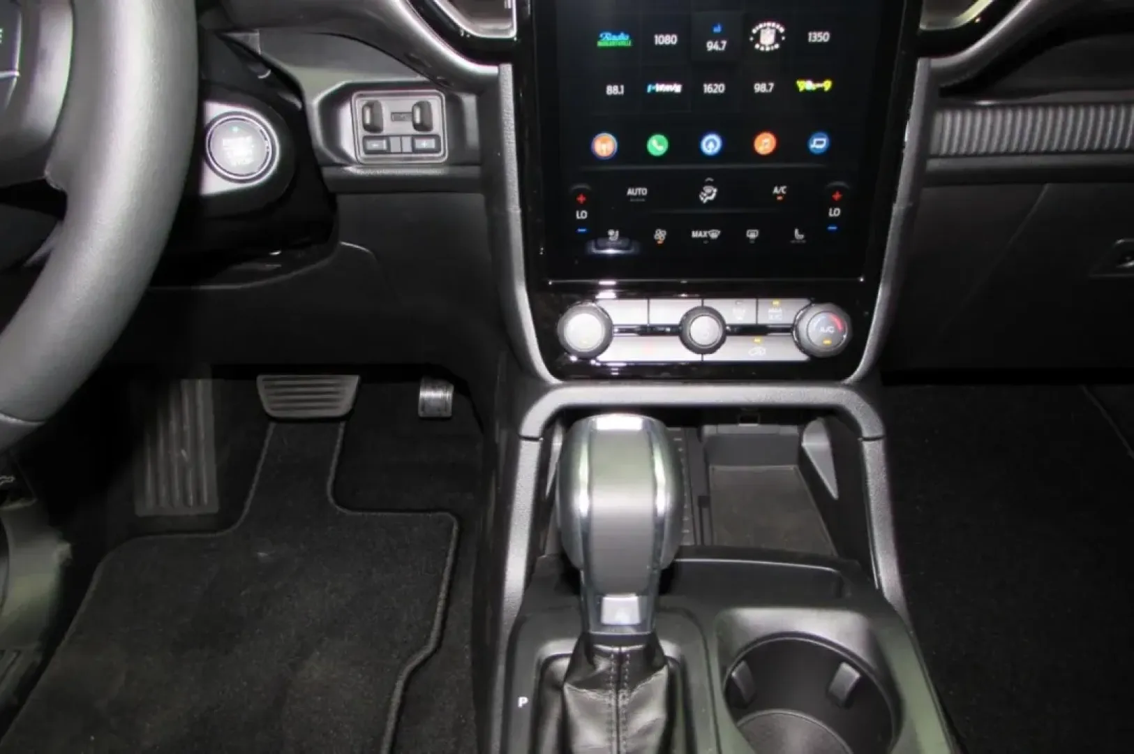2025 /Ebony Ford Ranger LARIAT (1FTER4KP9SL) with an 2.7L V6 engine, Automatic transmission, located at 12836 Highway 21, De Soto, MO, 63020, (636) 337-7777, 38.151867, -90.575615 - **Discover Adventure with the 2025 Ford Ranger LARIAT - Perfect for Every Journey!**<br /> <br /> Are you ready to elevate your lifestyle? The 2025 Ford Ranger LARIAT, available at Pettus Ford De Soto in De Soto, MO, is the ultimate truck for those who crave adventure without compromising on comfort - Photo#24