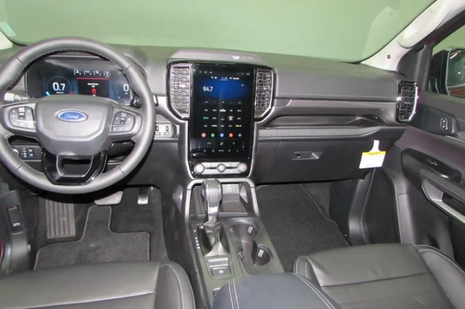 2025 /Ebony Ford Ranger LARIAT (1FTER4KP9SL) with an 2.7L V6 engine, Automatic transmission, located at 12836 Highway 21, De Soto, MO, 63020, (636) 337-7777, 38.151867, -90.575615 - **Discover Adventure with the 2025 Ford Ranger LARIAT - Perfect for Every Journey!**<br /> <br /> Are you ready to elevate your lifestyle? The 2025 Ford Ranger LARIAT, available at Pettus Ford De Soto in De Soto, MO, is the ultimate truck for those who crave adventure without compromising on comfort - Photo#27