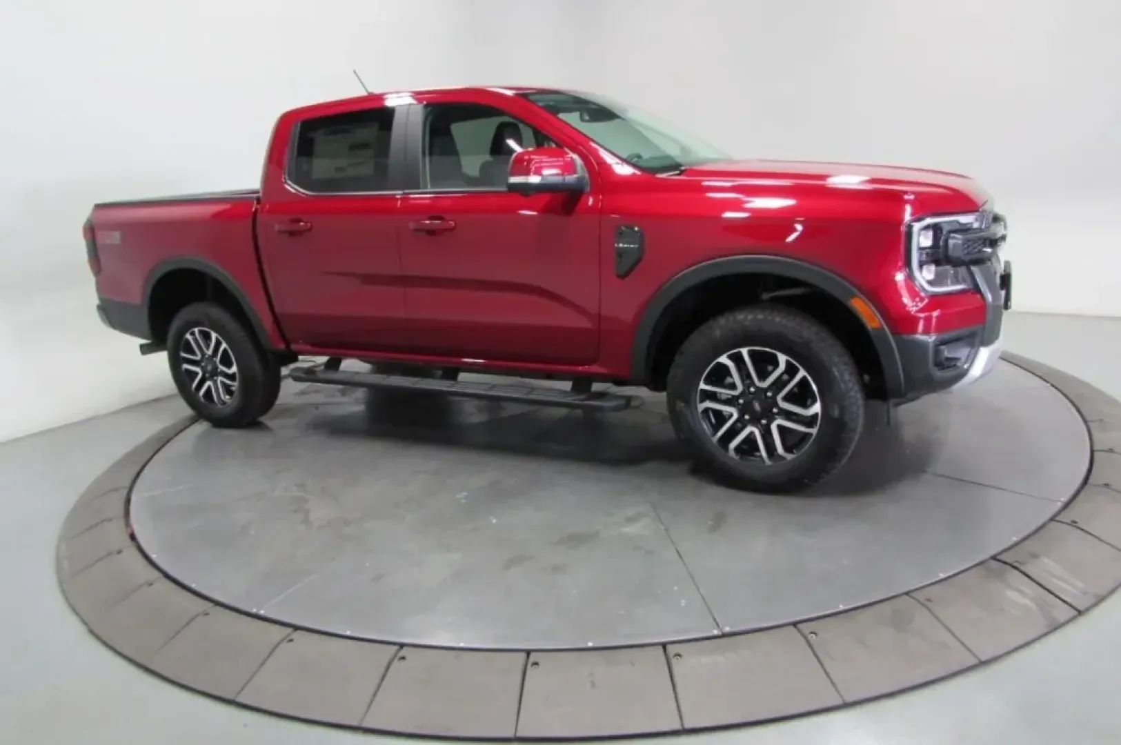 2025 /Ebony Ford Ranger LARIAT (1FTER4KP9SL) with an 2.7L V6 engine, Automatic transmission, located at 12836 Highway 21, De Soto, MO, 63020, (636) 337-7777, 38.151867, -90.575615 - **Discover Adventure with the 2025 Ford Ranger LARIAT - Perfect for Every Journey!**<br /> <br /> Are you ready to elevate your lifestyle? The 2025 Ford Ranger LARIAT, available at Pettus Ford De Soto in De Soto, MO, is the ultimate truck for those who crave adventure without compromising on comfort - Photo#3
